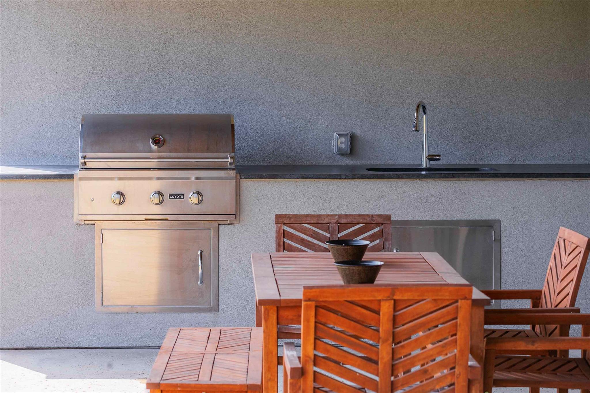 104 Lazy Oak Pl, Spicewood, TX 78669