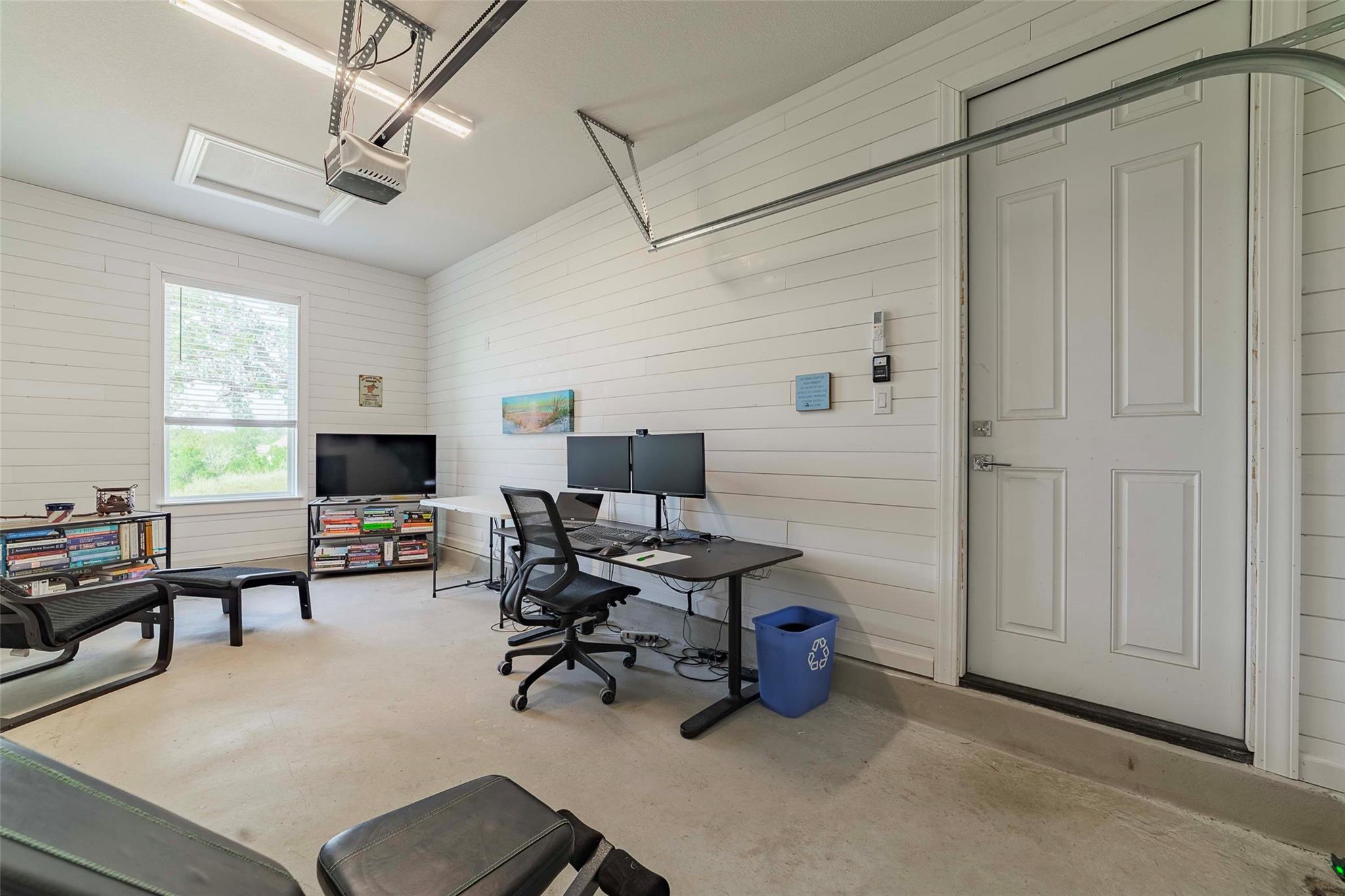 104 Lazy Oak Pl, Spicewood, TX 78669