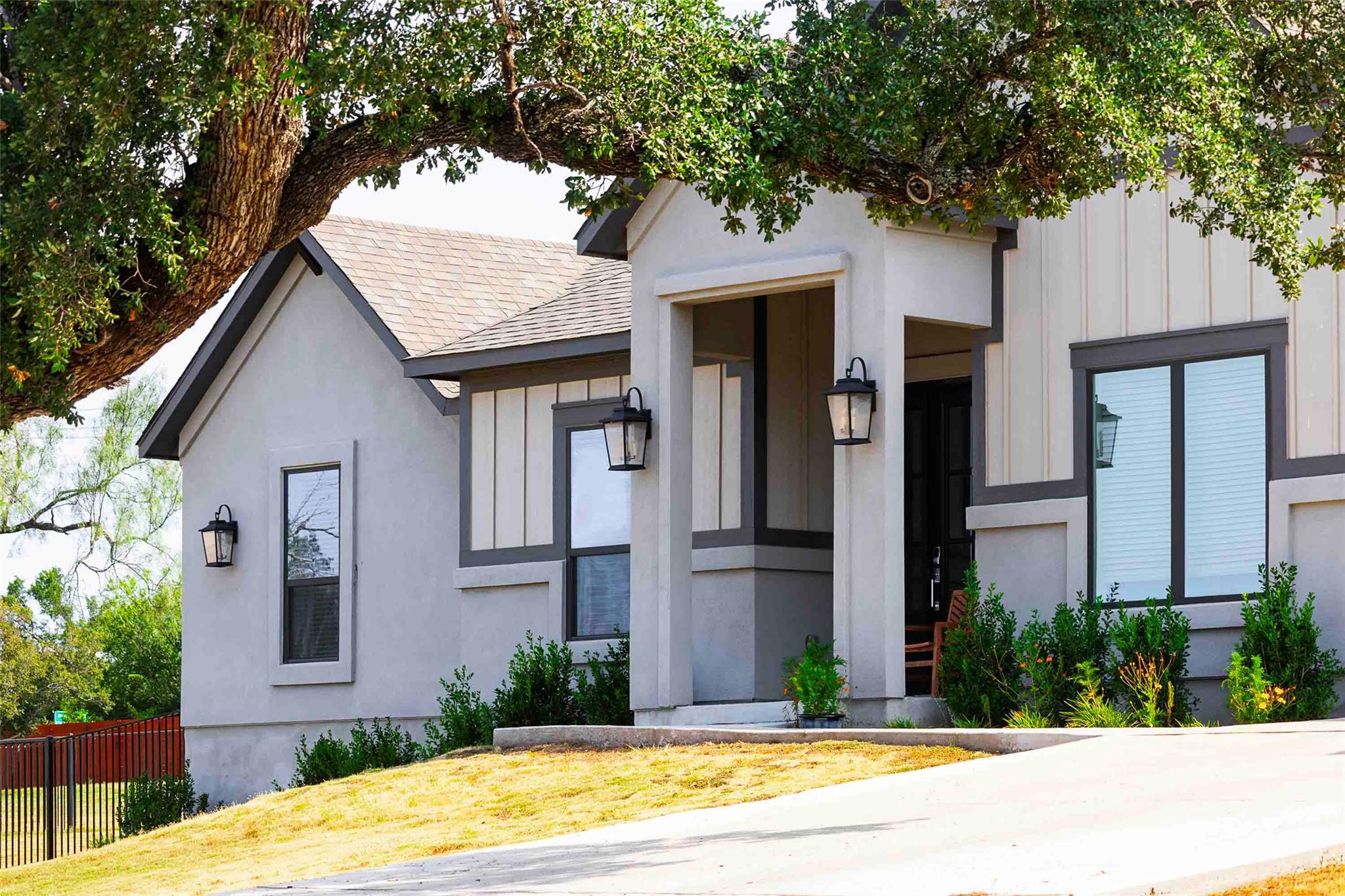 104 Lazy Oak Pl, Spicewood, TX 78669