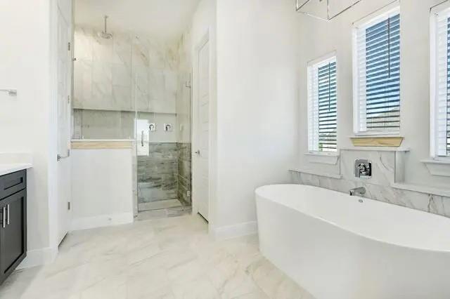 104 Lazy Oak Pl, Spicewood, TX 78669