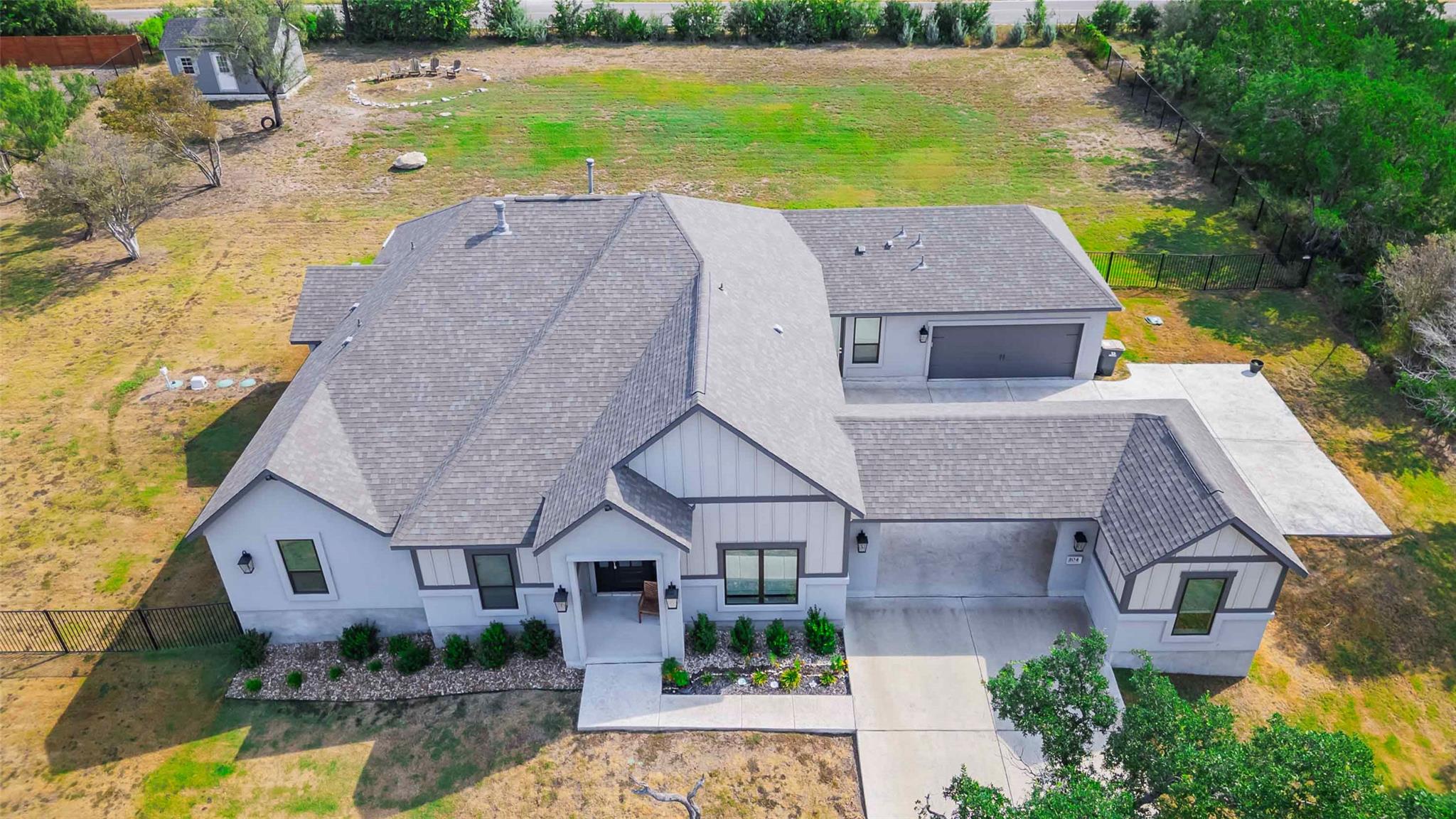 104 Lazy Oak Pl, Spicewood, TX 78669