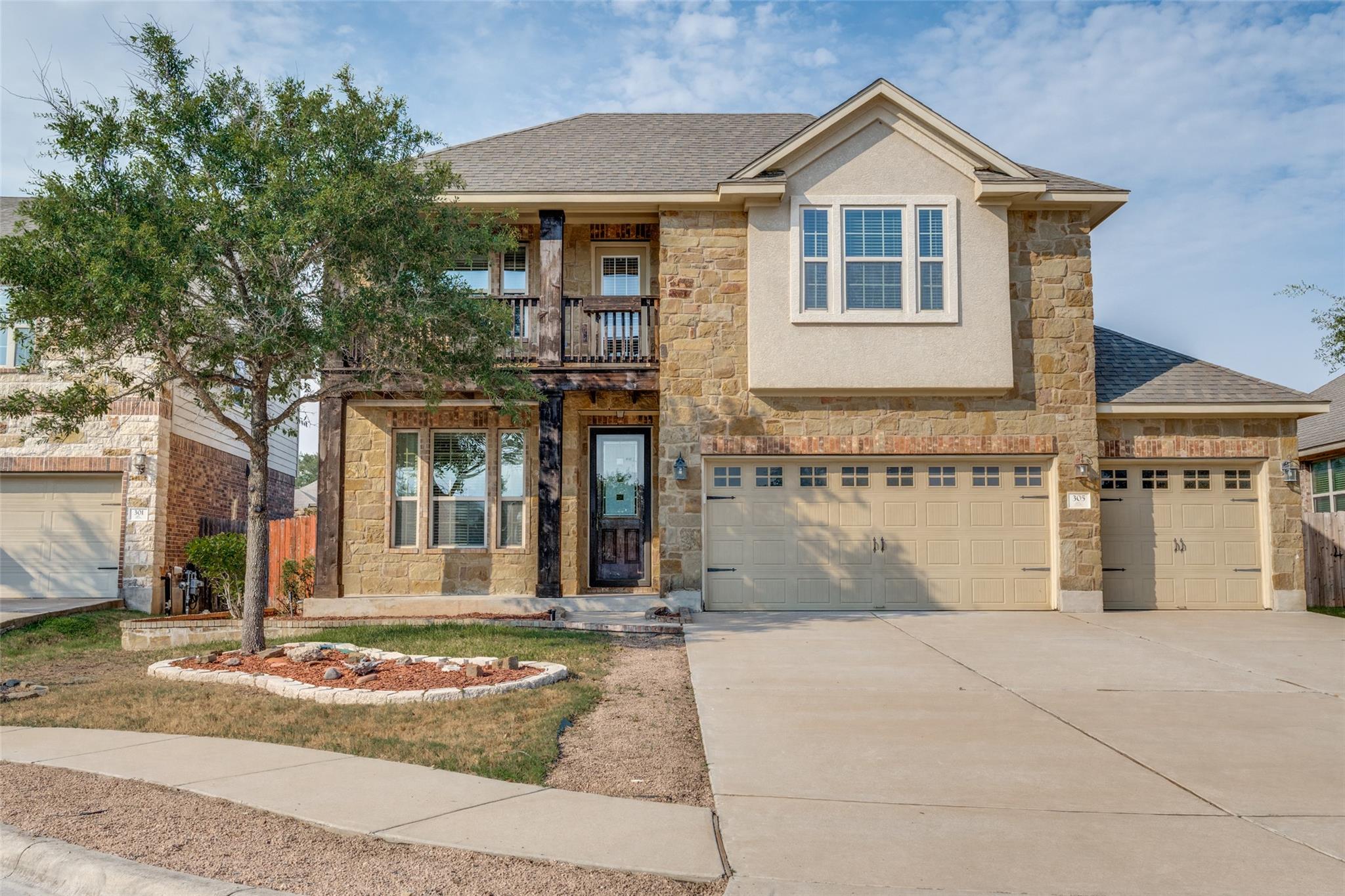 305 Leather Oak Loop, San Marcos, TX 78666