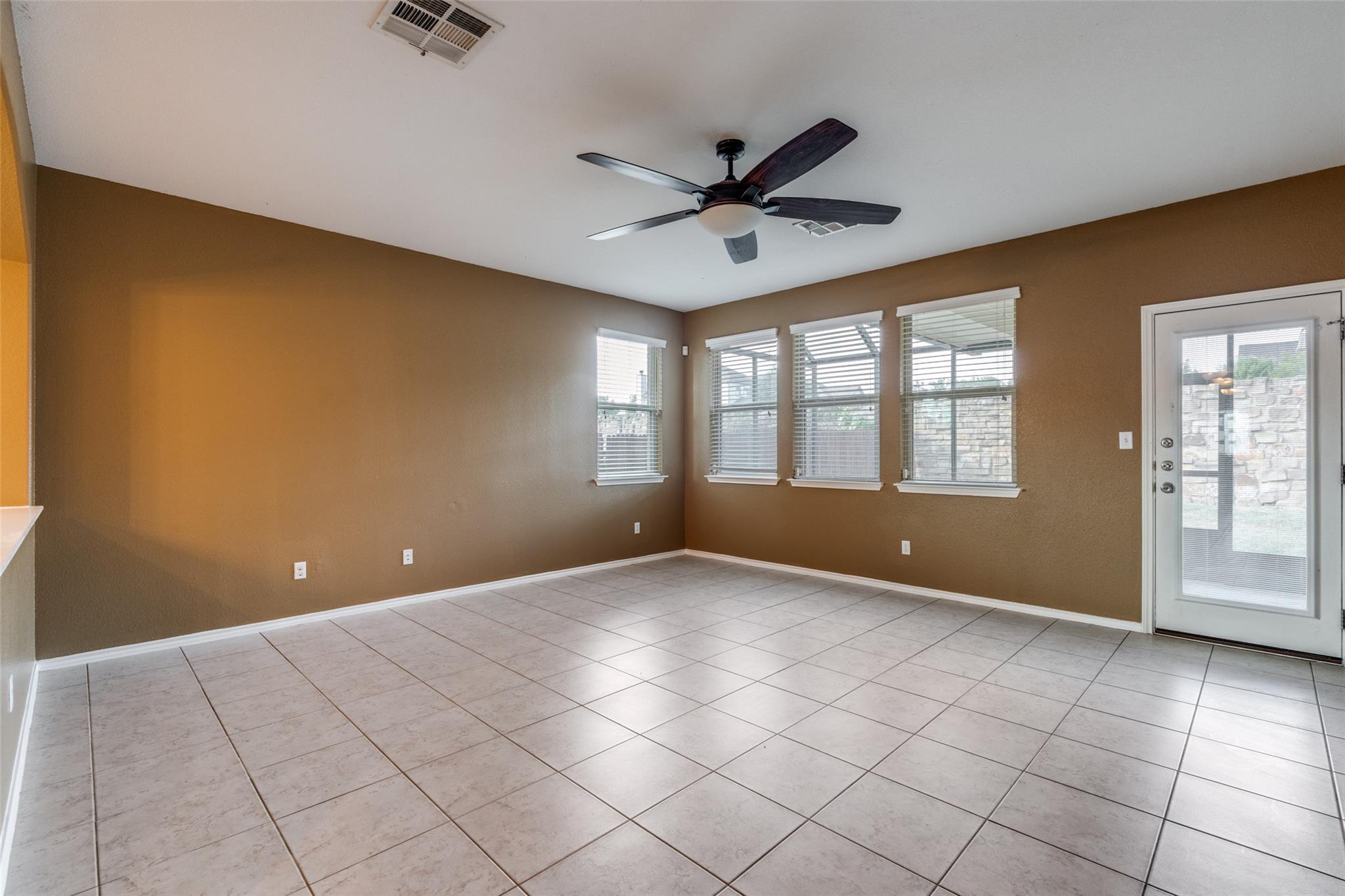 305 Leather Oak Loop, San Marcos, TX 78666
