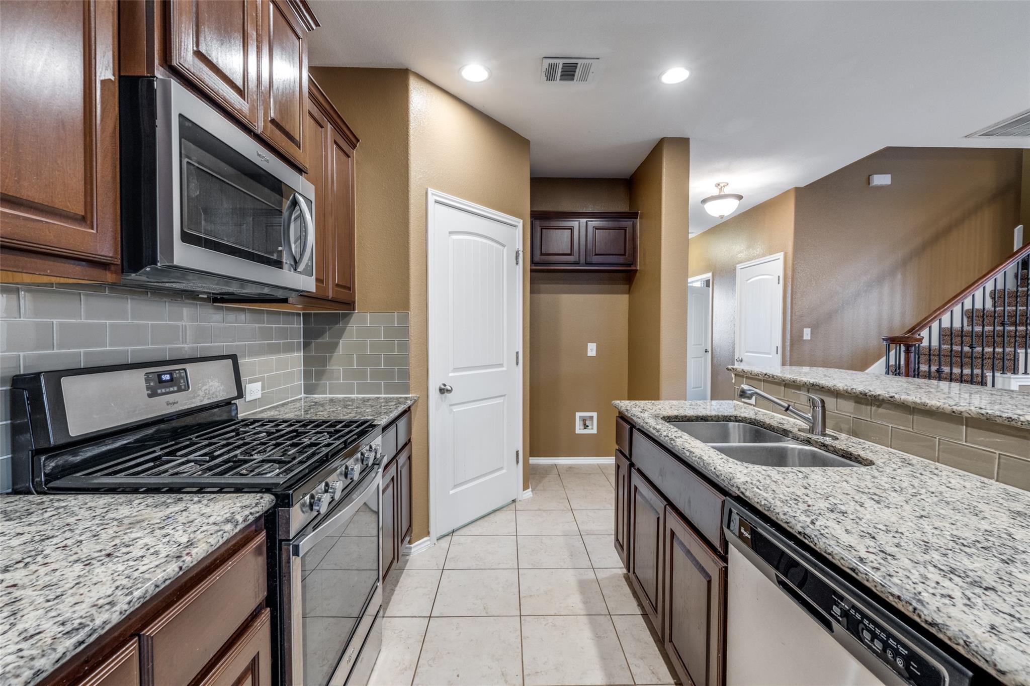 305 Leather Oak Loop, San Marcos, TX 78666