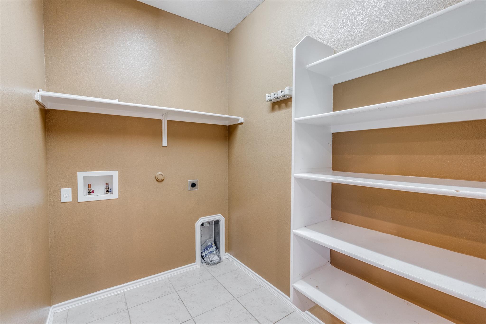 305 Leather Oak Loop, San Marcos, TX 78666