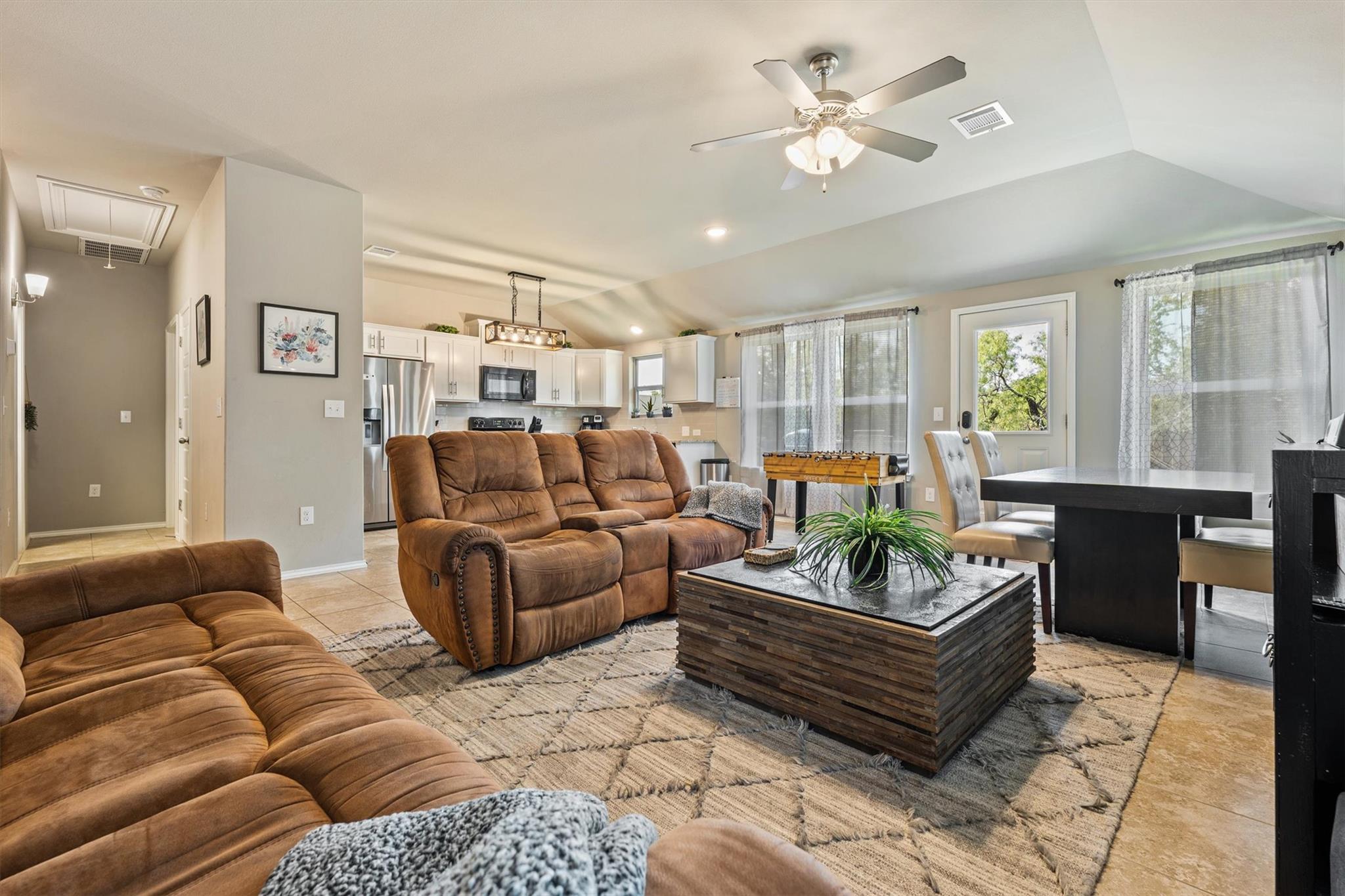 106 E Pine Dr, Granite Shoals, TX 78654