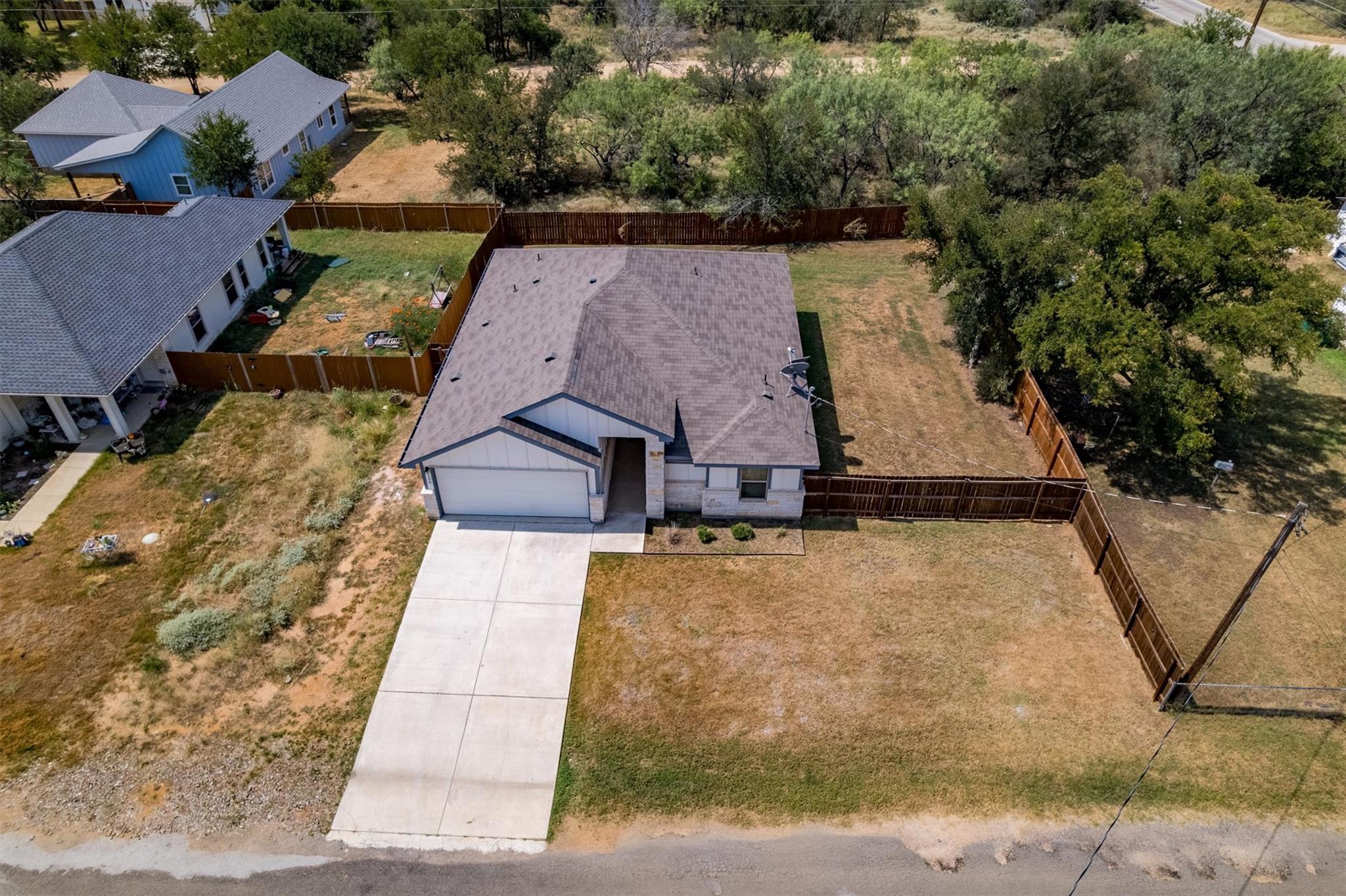 106 E Pine Dr, Granite Shoals, TX 78654