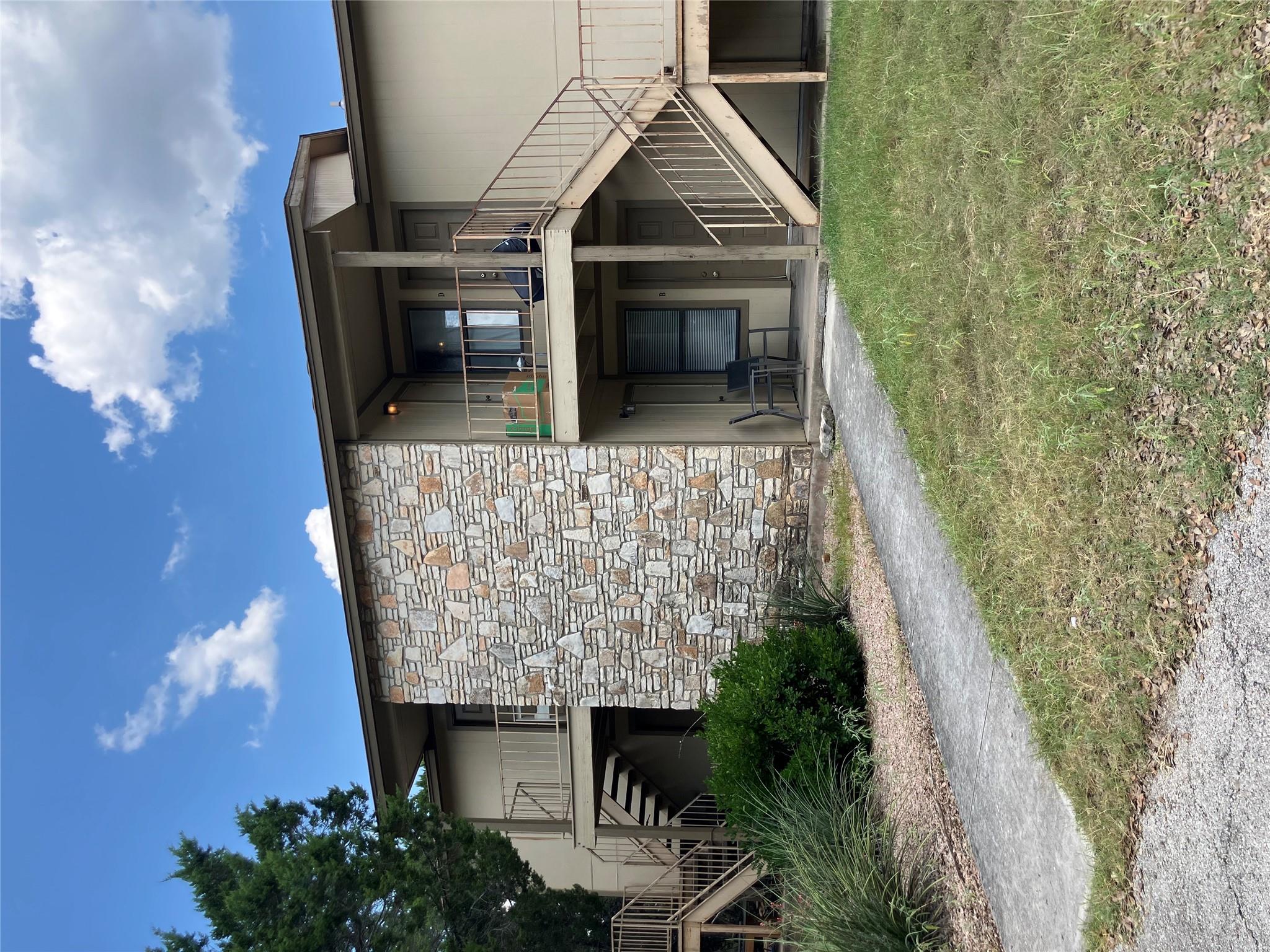 20700-B Bonanza St # B, Lago Vista, TX 78645