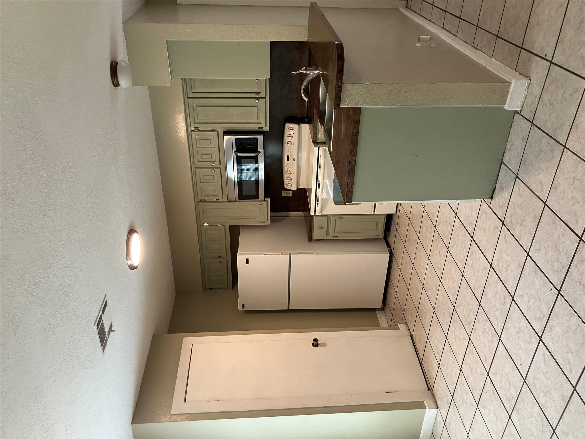 20700-B Bonanza St # B, Lago Vista, TX 78645