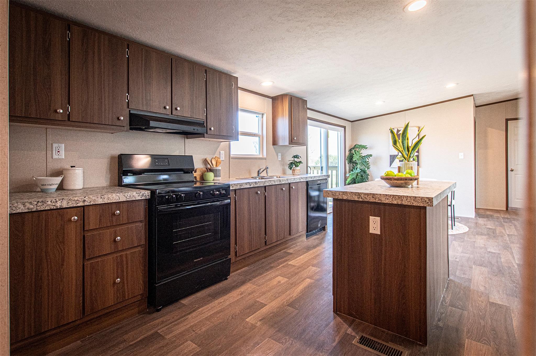 135 Spanish Oak Rd, Dale, TX 78616