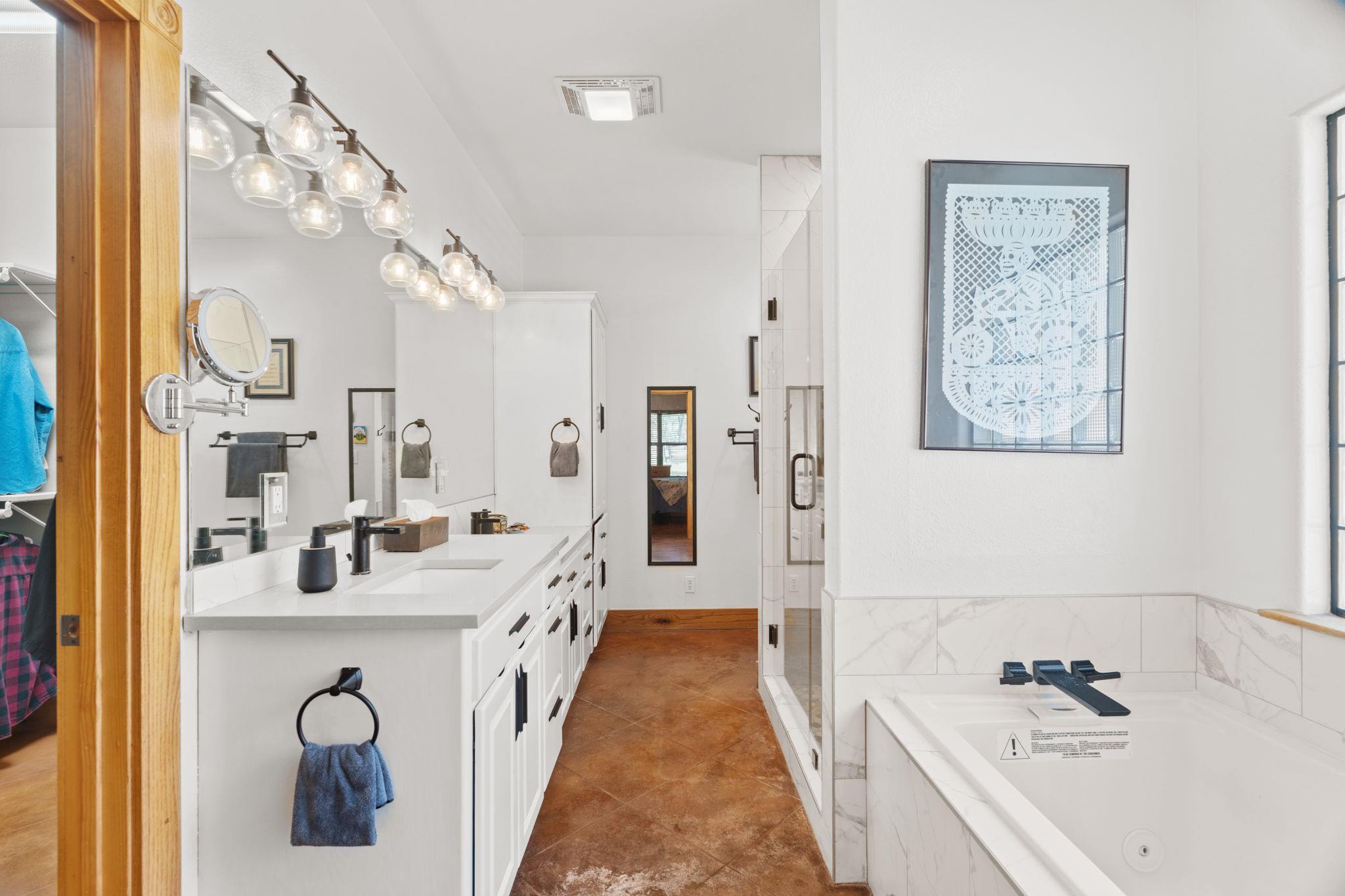 102 Camm Lary Cir, Burnet, TX 78611