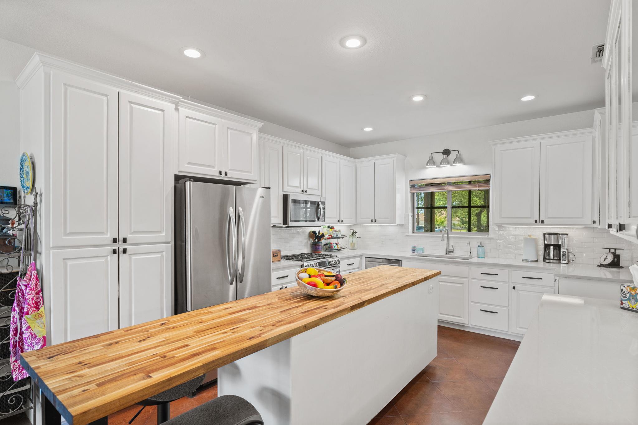 102 Camm Lary Cir, Burnet, TX 78611