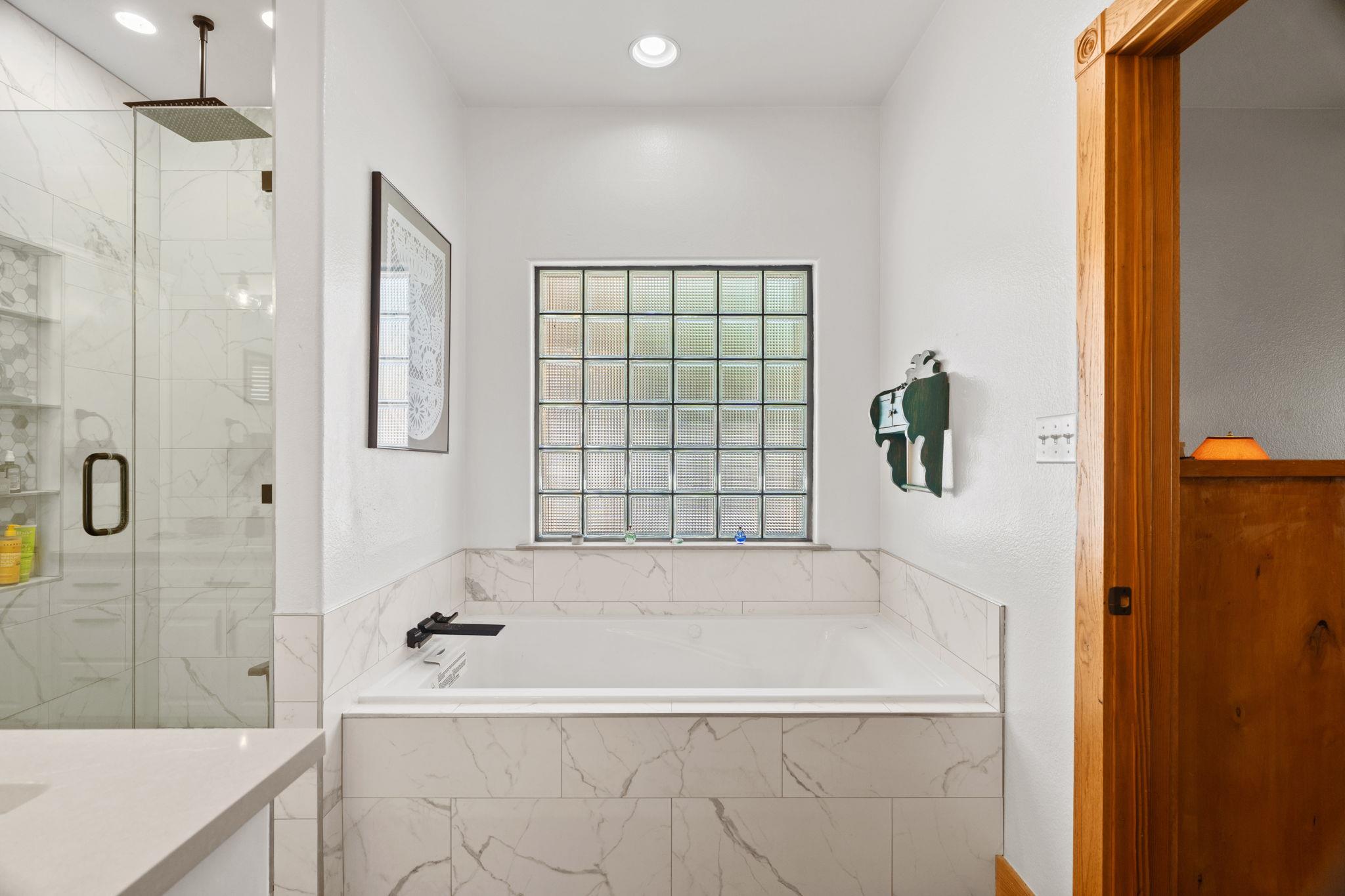 102 Camm Lary Cir, Burnet, TX 78611