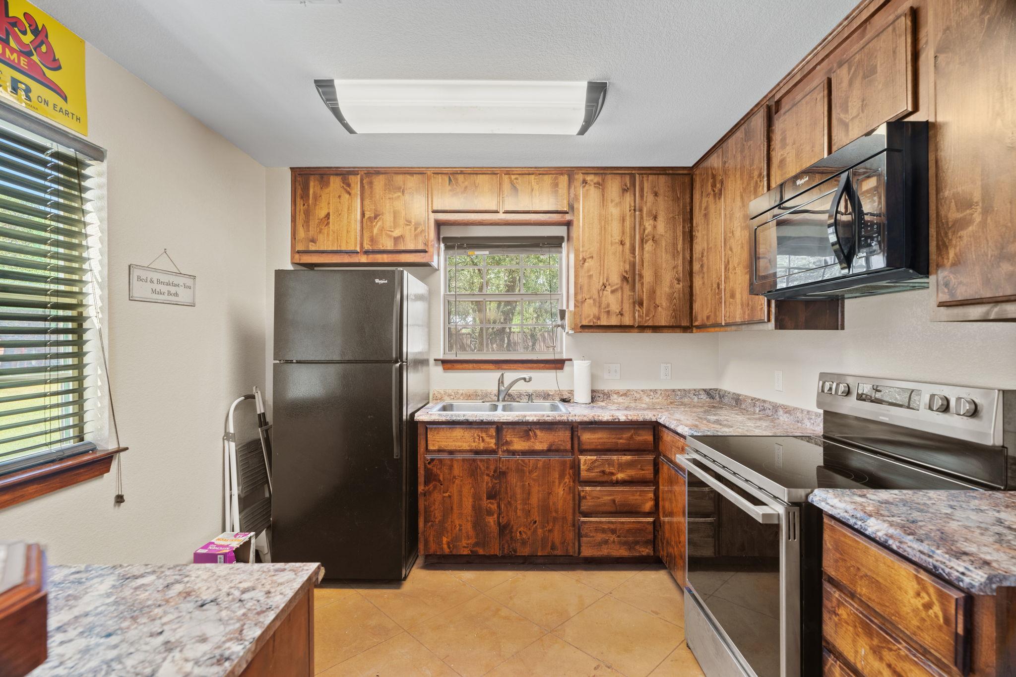 102 Camm Lary Cir, Burnet, TX 78611