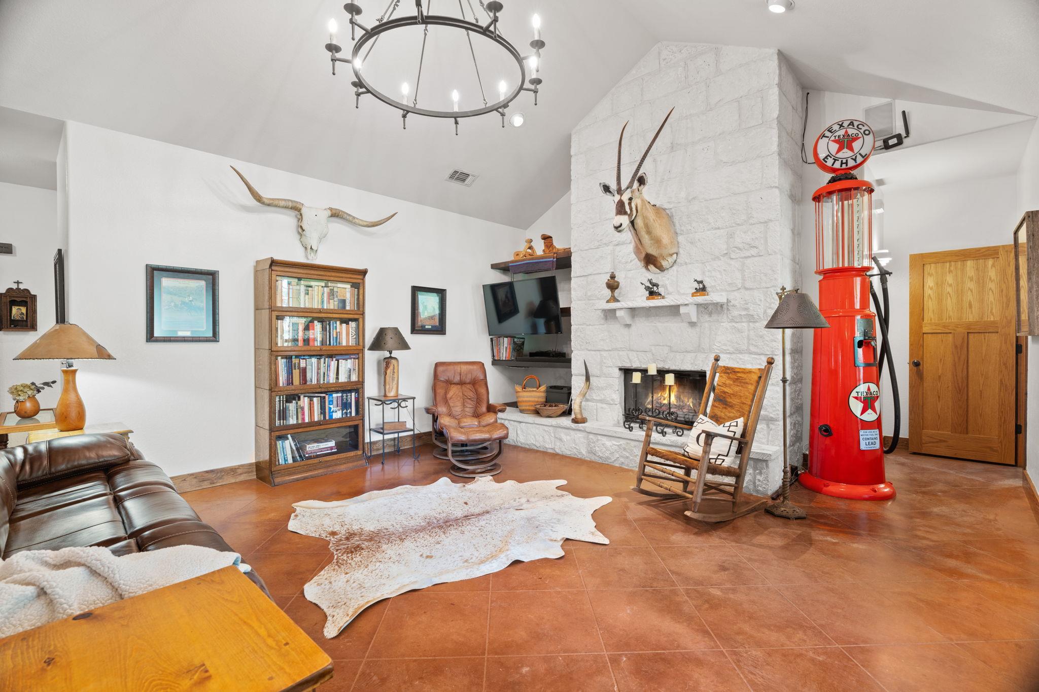 102 Camm Lary Cir, Burnet, TX 78611