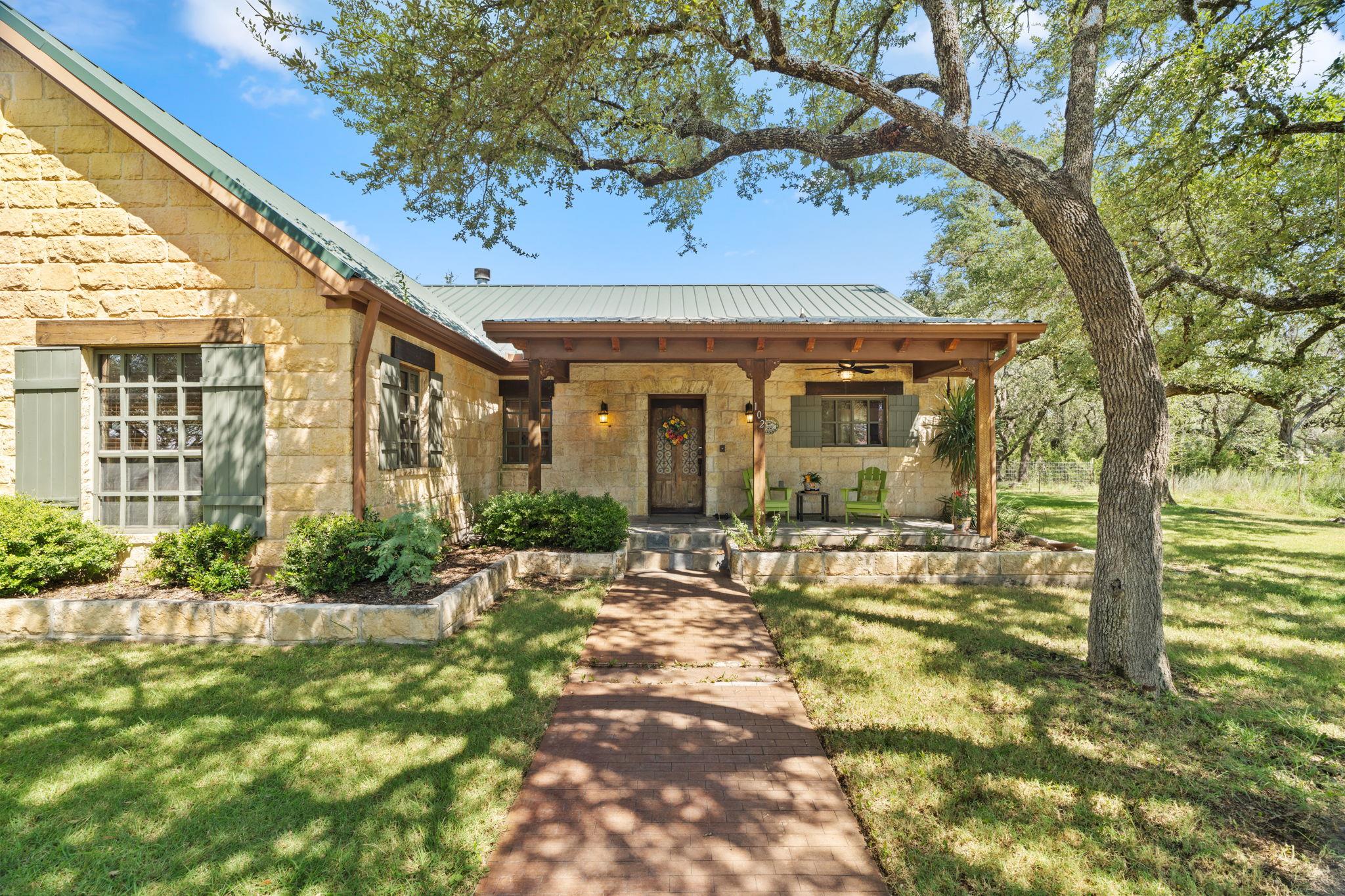 102 Camm Lary Cir, Burnet, TX 78611