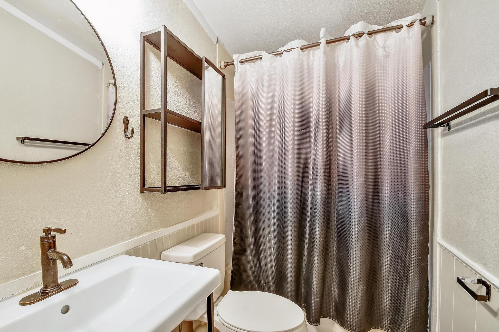 17398 Benton City Rd, Von Ormy, TX 78073