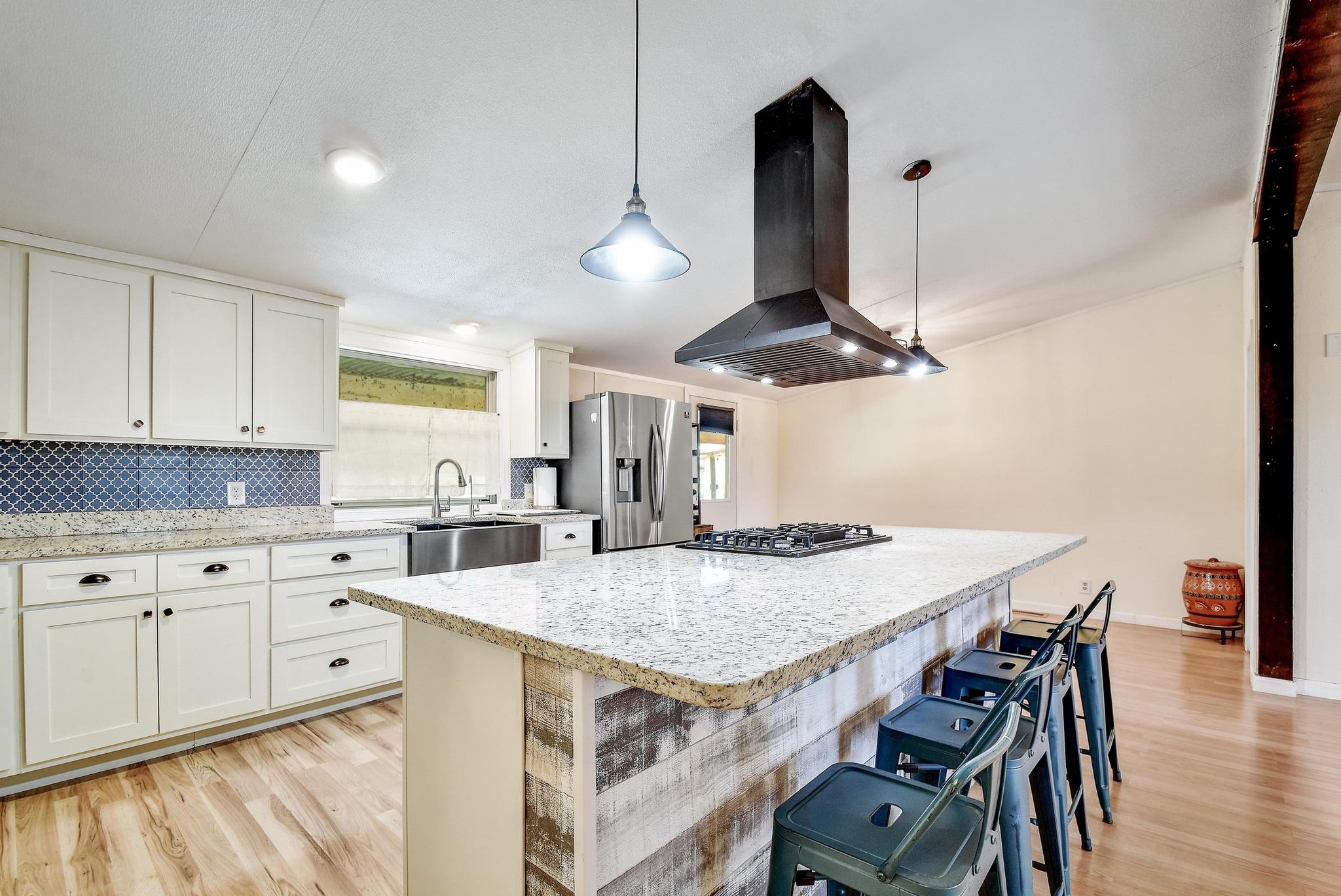 17398 Benton City Rd, Von Ormy, TX 78073