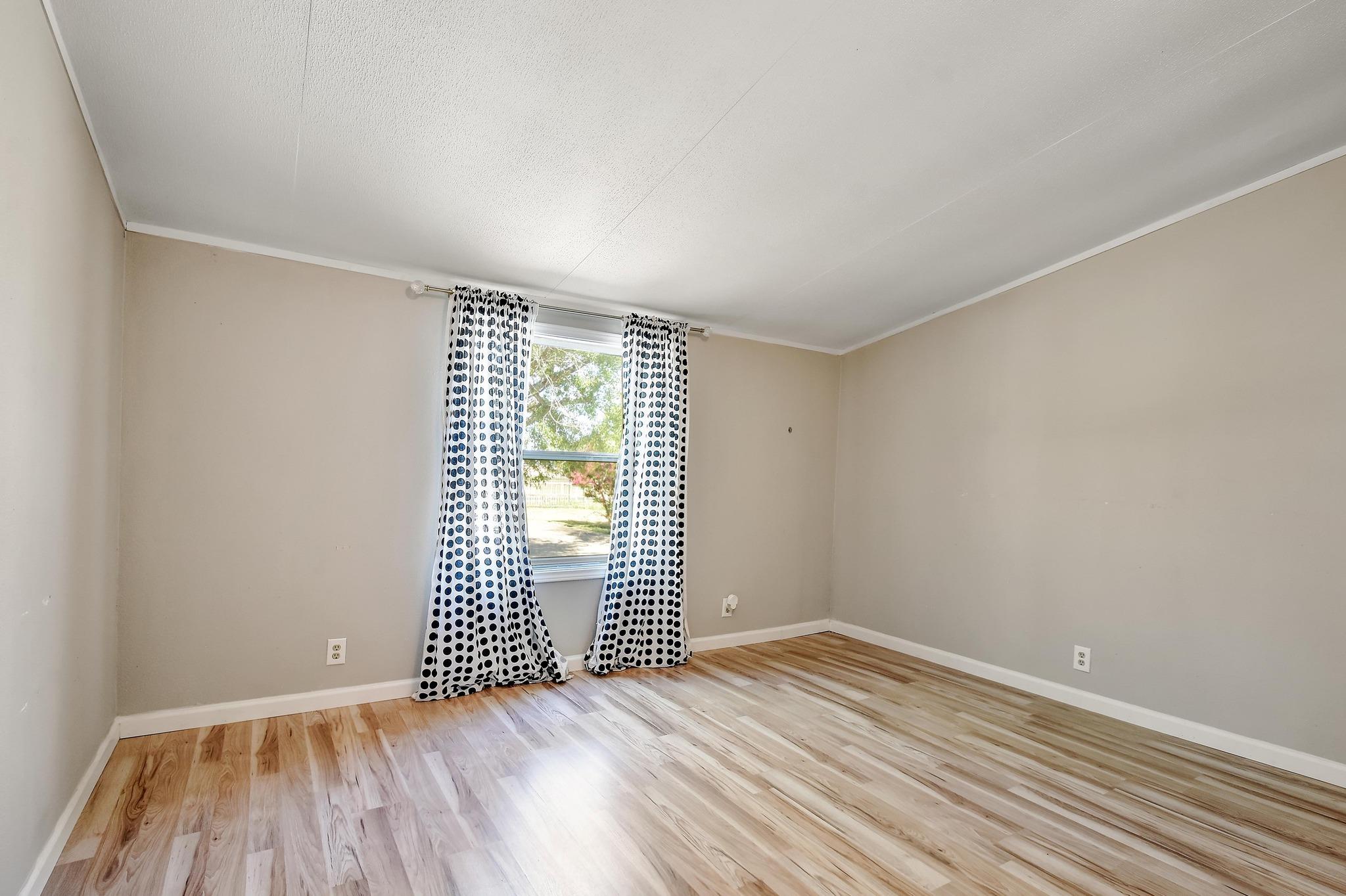 17398 Benton City Rd, Von Ormy, TX 78073