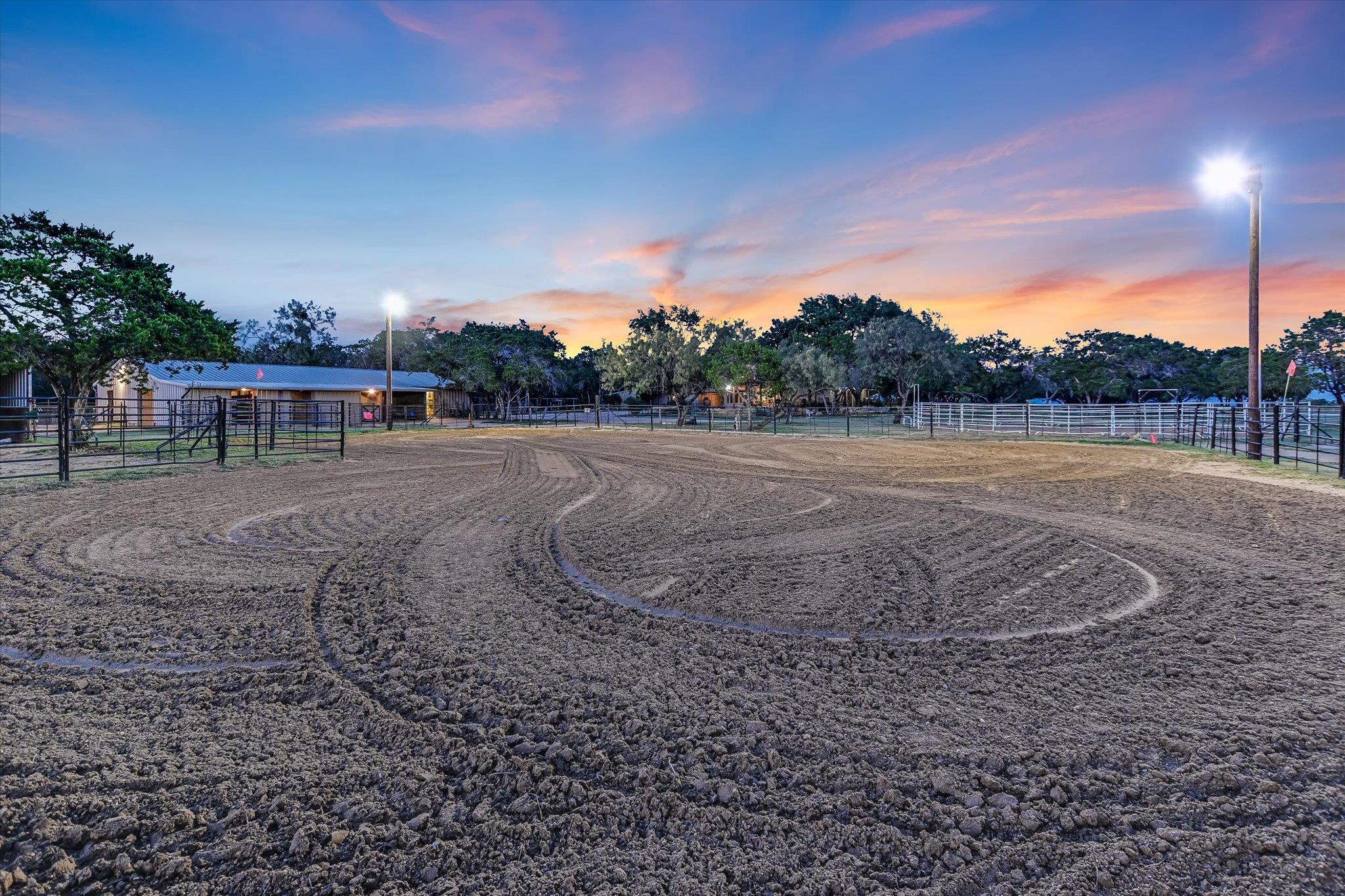 1005 County Road 414, Spicewood, TX 78669