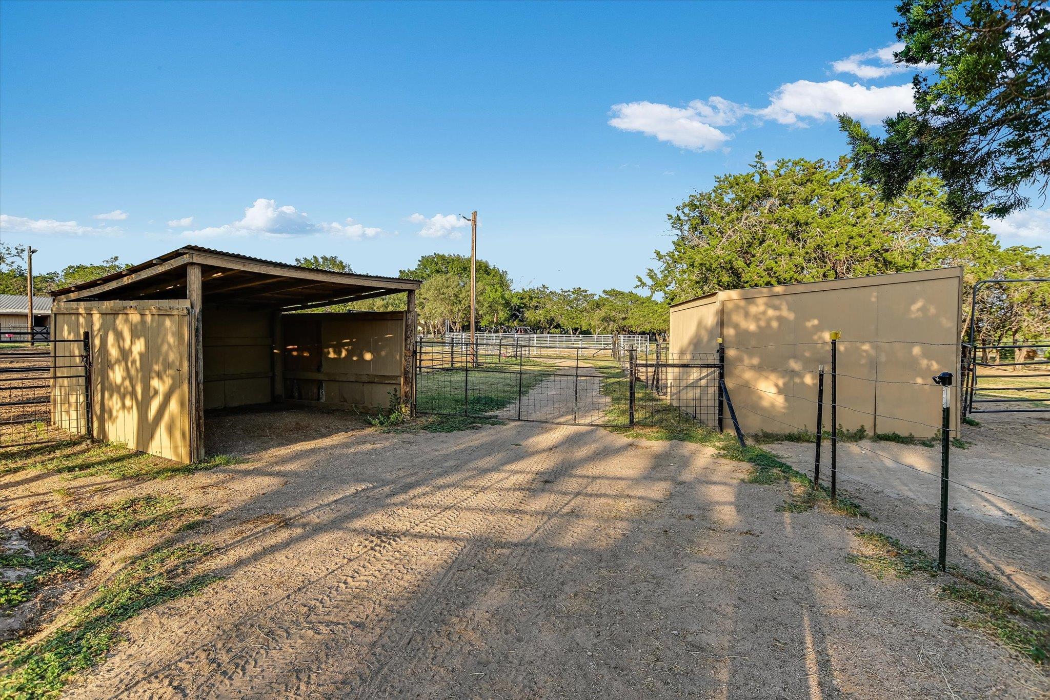 1005 County Road 414, Spicewood, TX 78669