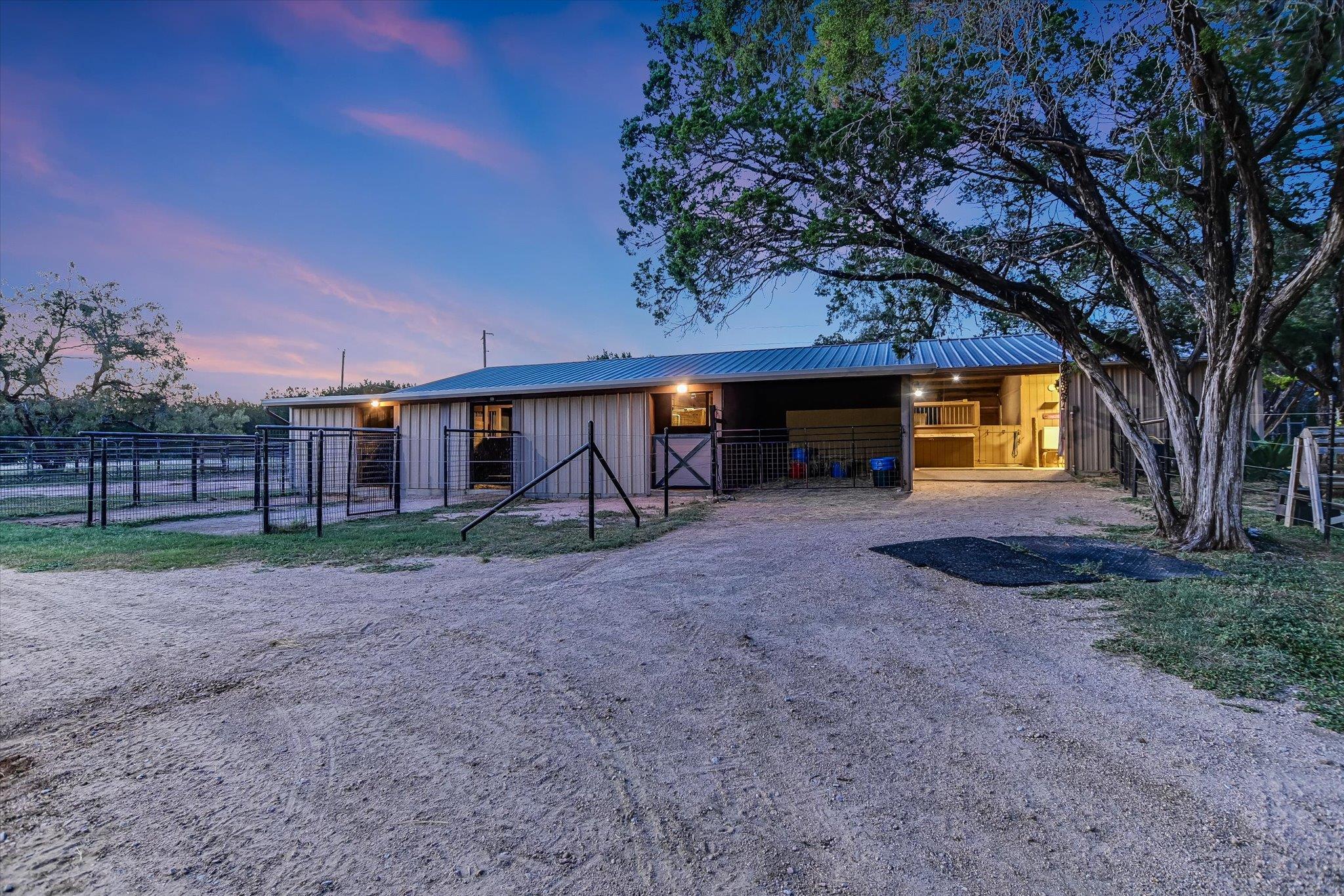 1005 County Road 414, Spicewood, TX 78669