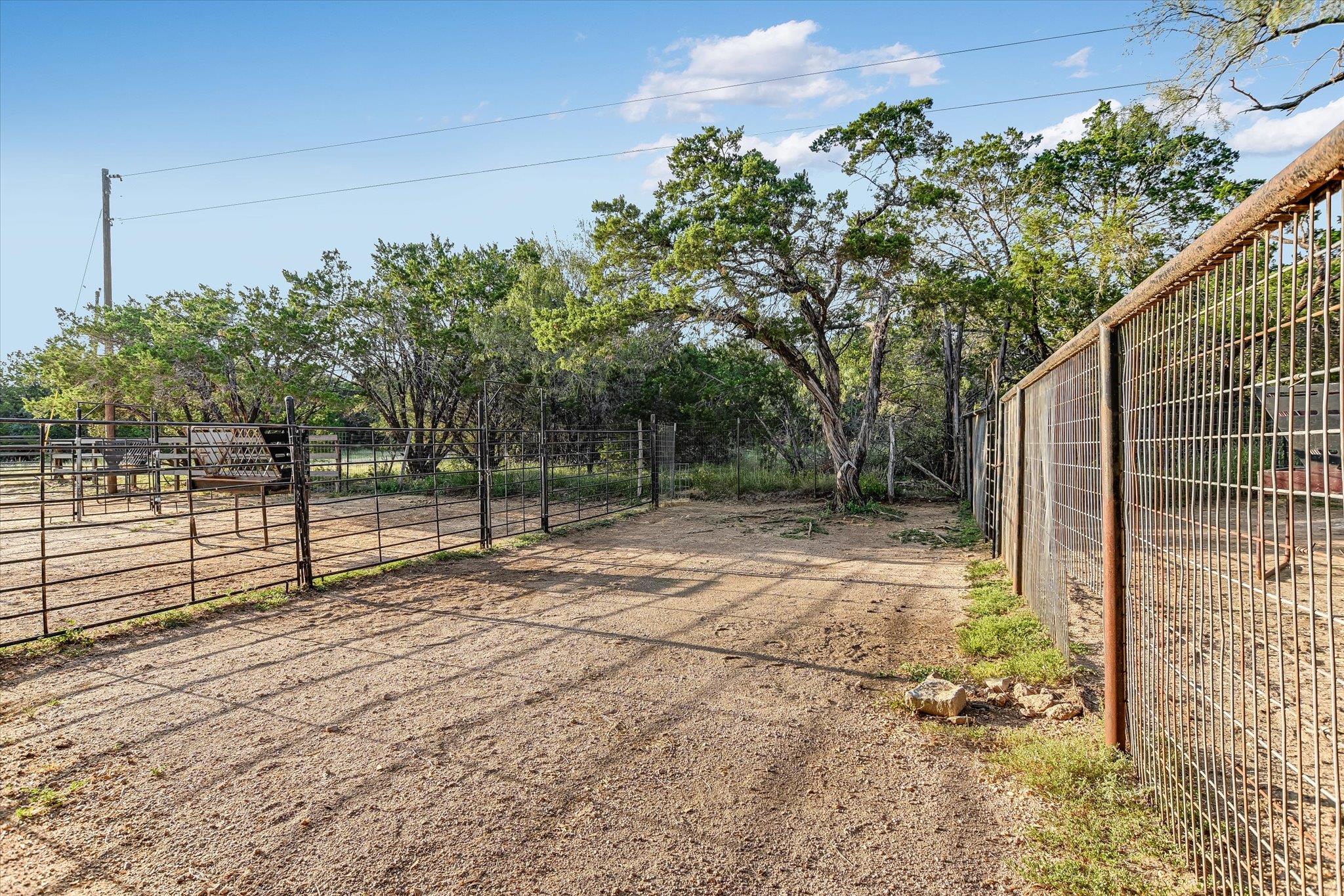 1005 County Road 414, Spicewood, TX 78669