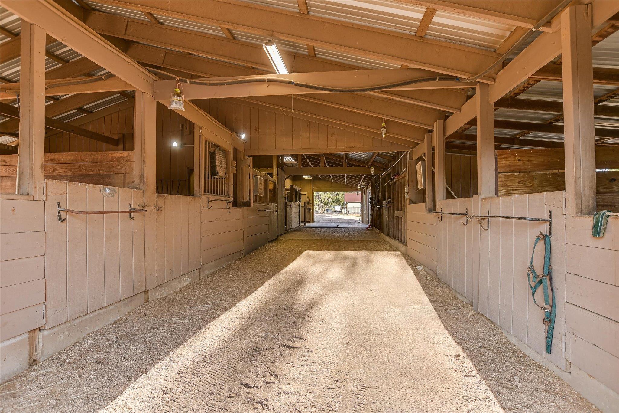 1005 County Road 414, Spicewood, TX 78669