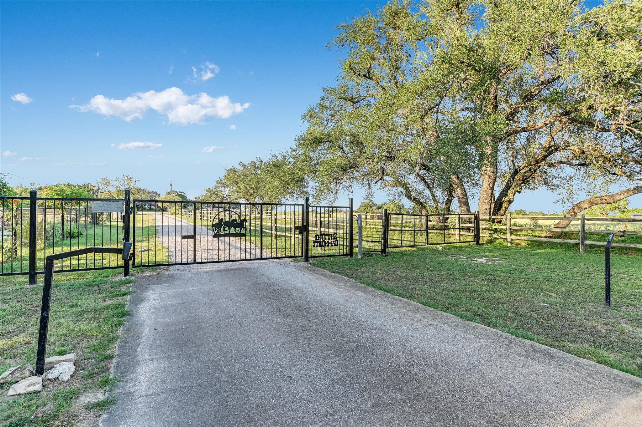1005 County Road 414, Spicewood, TX 78669
