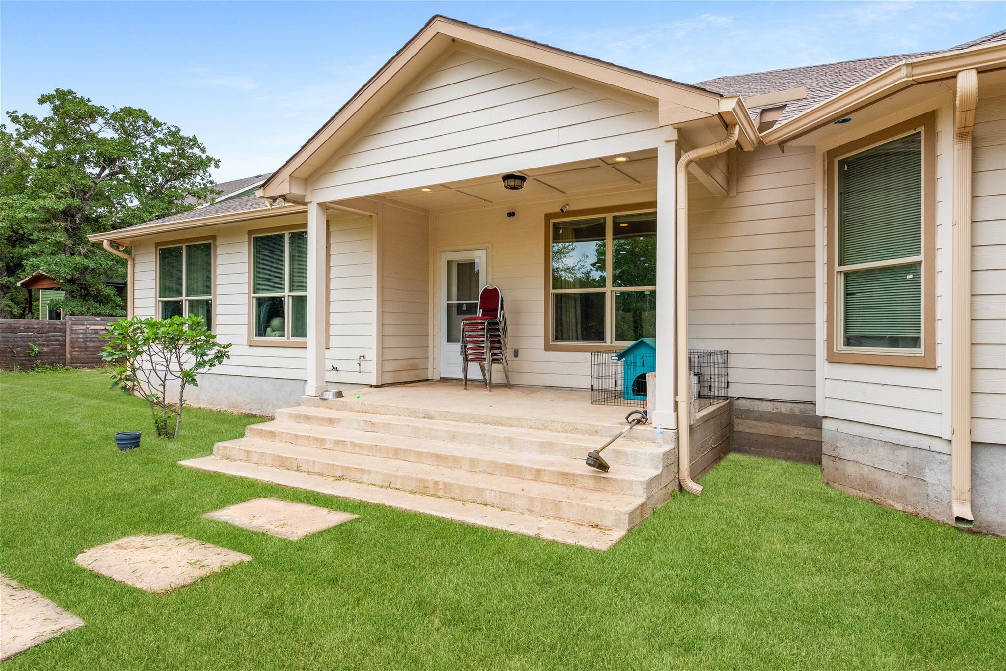 120 Leisure Ln, Cedar Creek, TX 78612