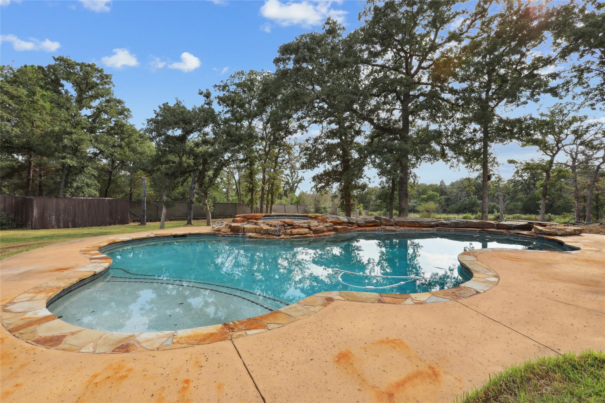 120 Juniper Trl, Elgin, TX 78621
