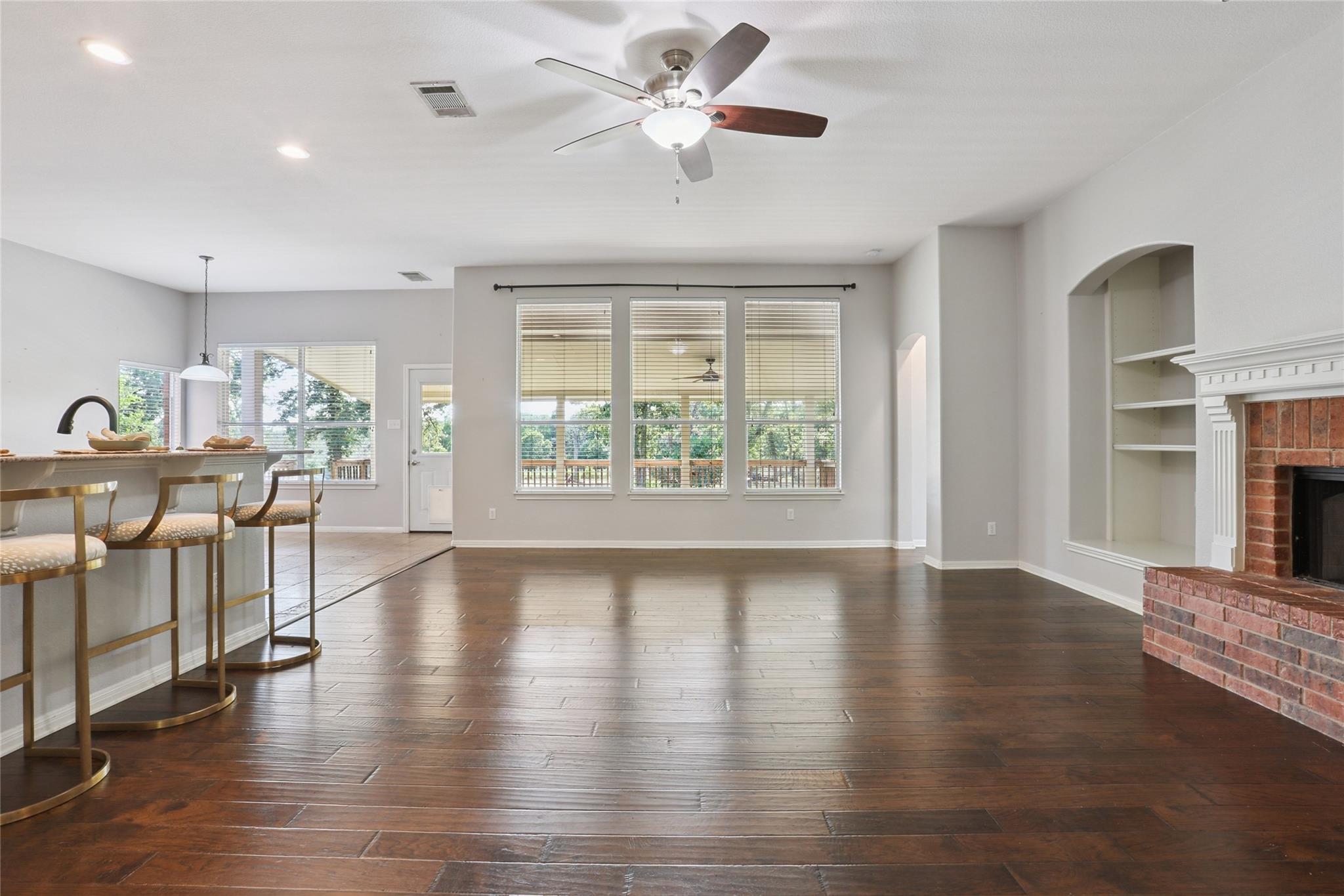 120 Juniper Trl, Elgin, TX 78621