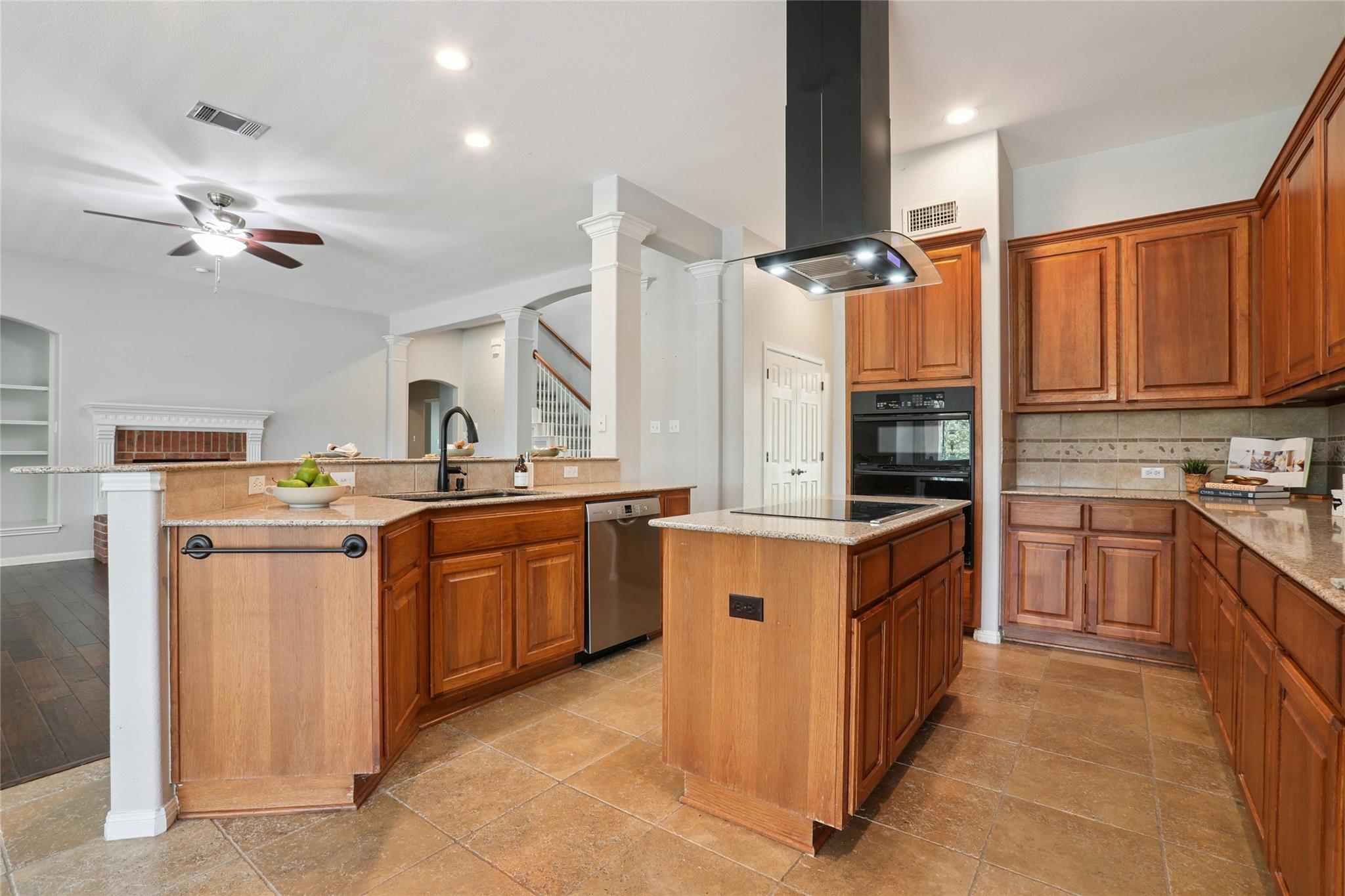 120 Juniper Trl, Elgin, TX 78621