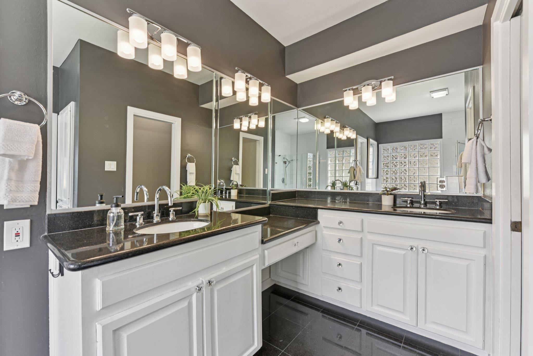 319 Hazeltine Dr, Lakeway, TX 78734