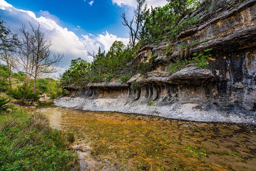 113 Indian Bluff Dr, Kerrville, TX 78028