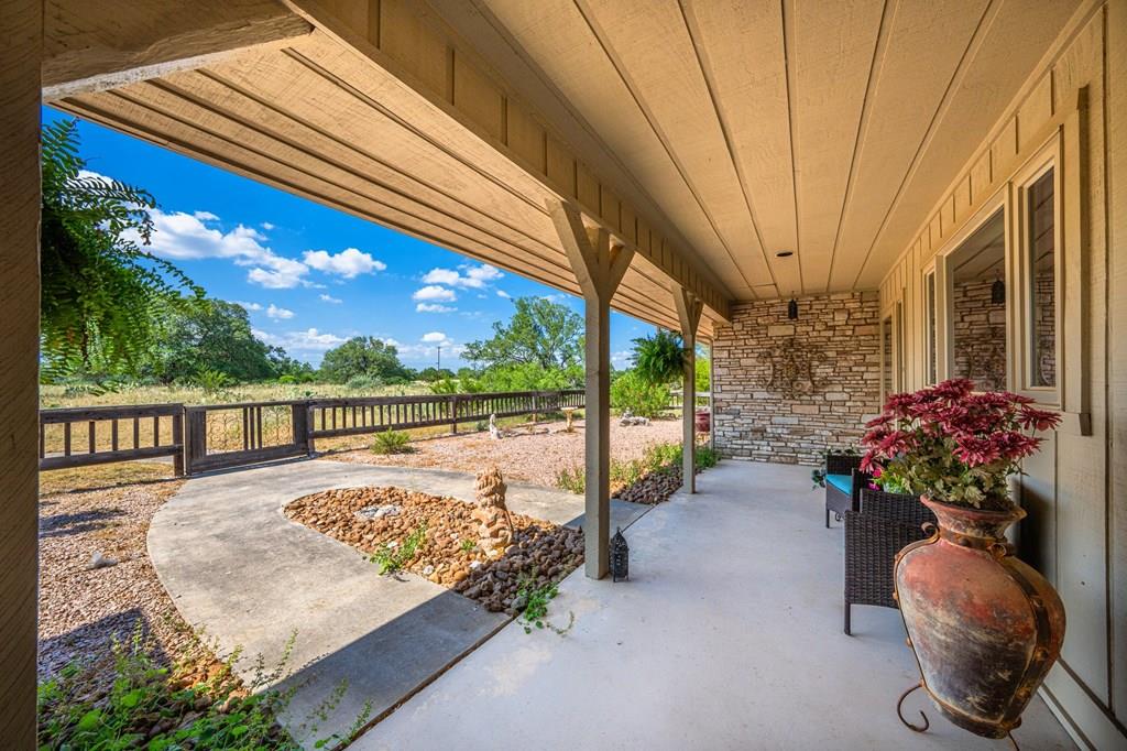 113 Indian Bluff Dr, Kerrville, TX 78028