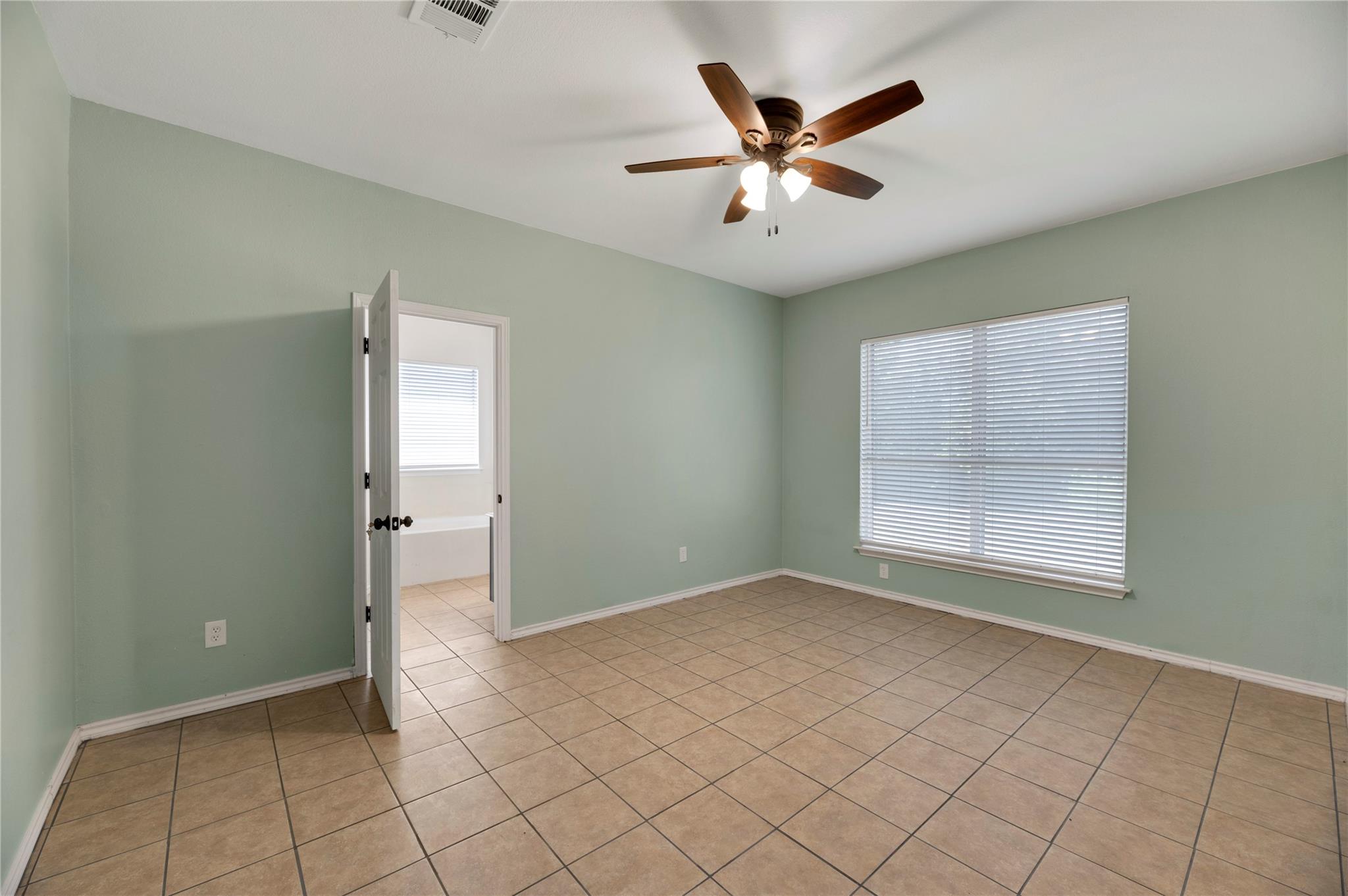 136 Shenandoah Trl, Elgin, TX 78621