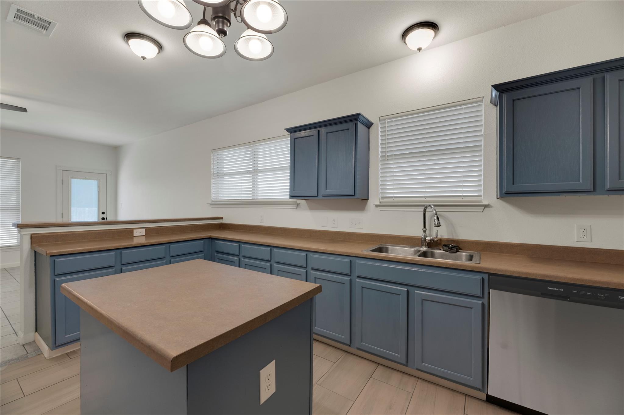 136 Shenandoah Trl, Elgin, TX 78621