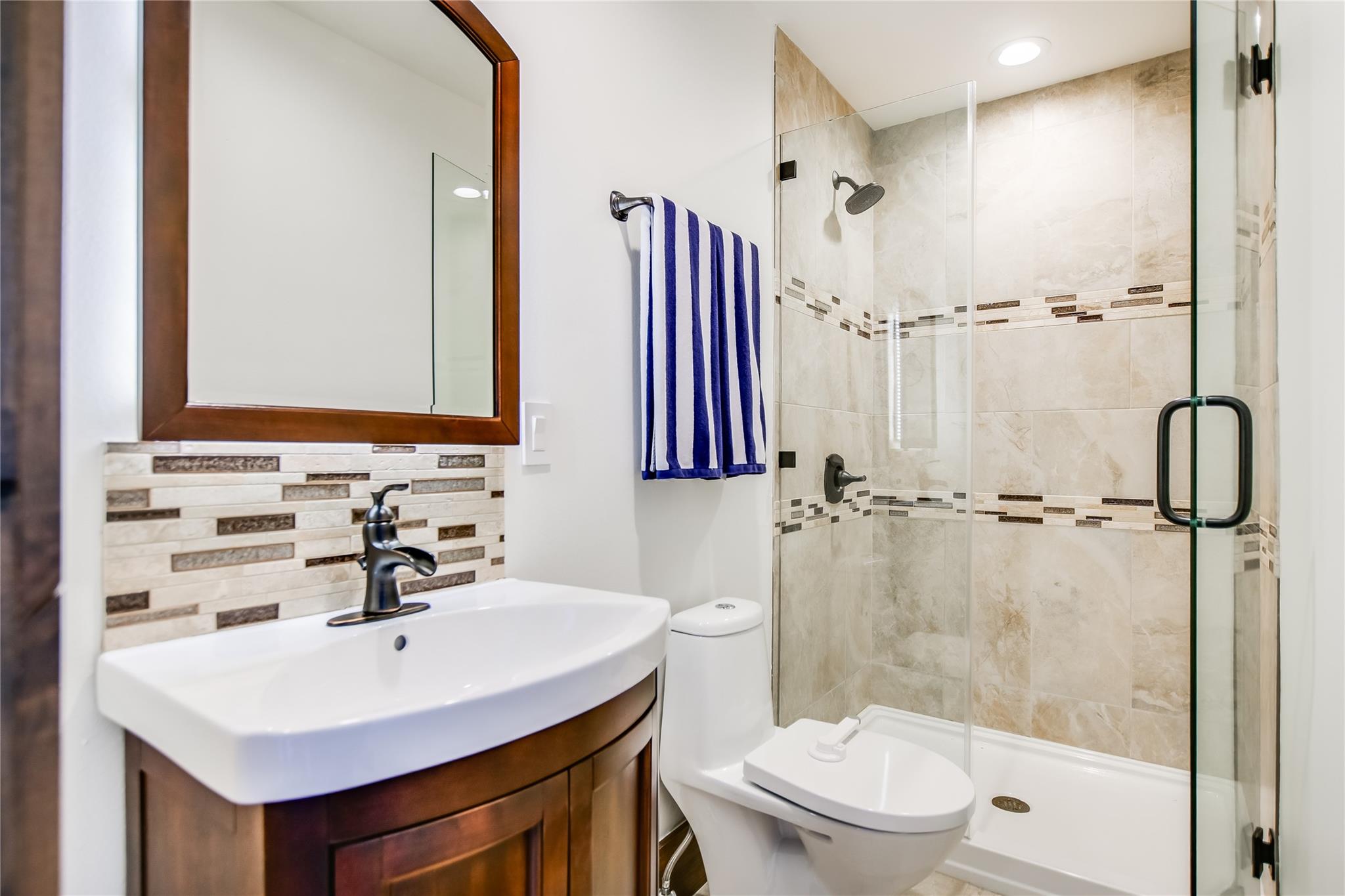 104 The Hills Ln, Horseshoe Bay, TX 78657