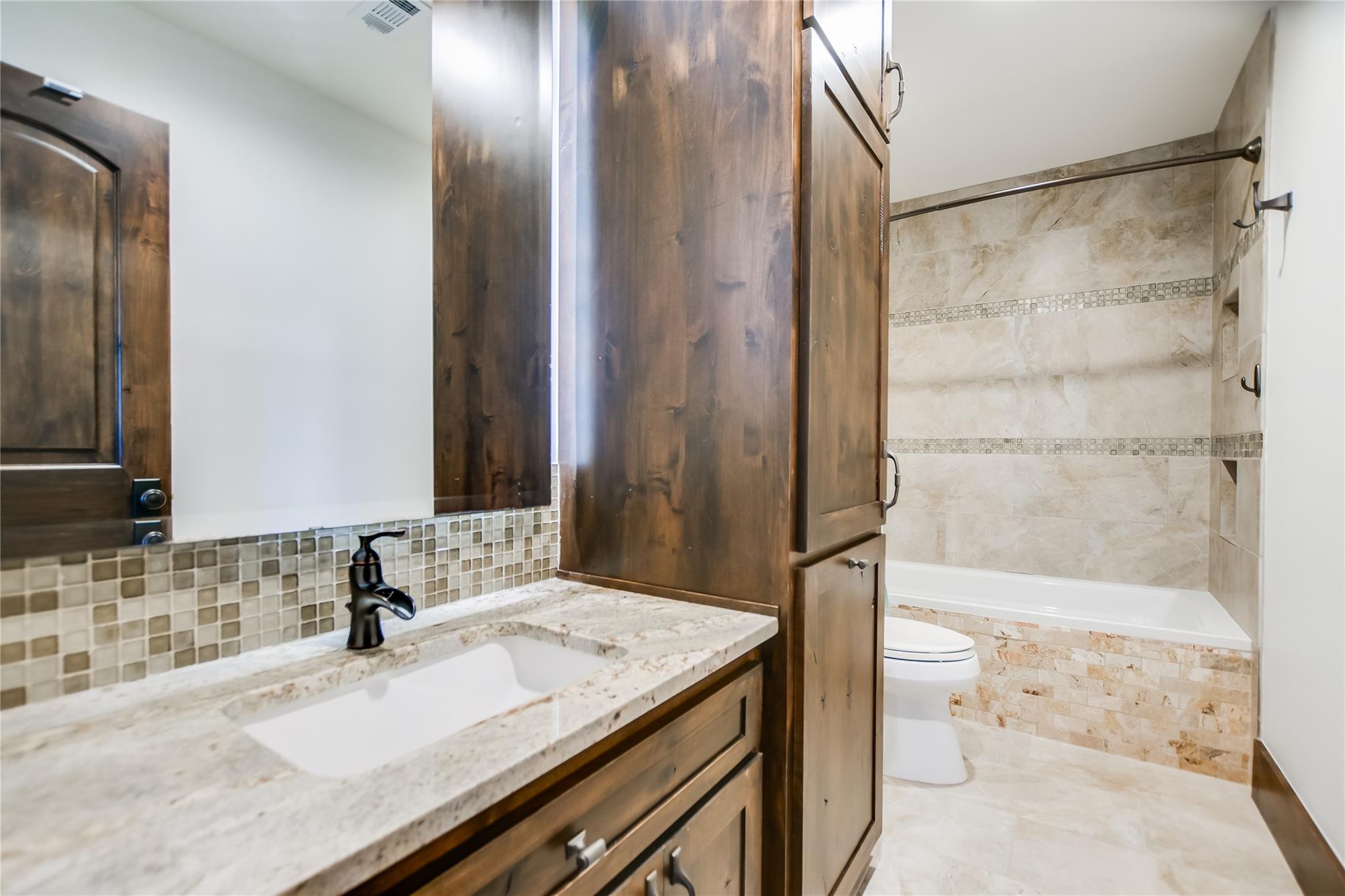 104 The Hills Ln, Horseshoe Bay, TX 78657