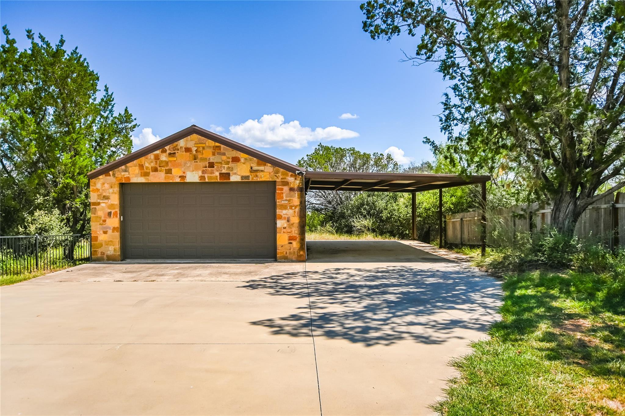 104 The Hills Ln, Horseshoe Bay, TX 78657