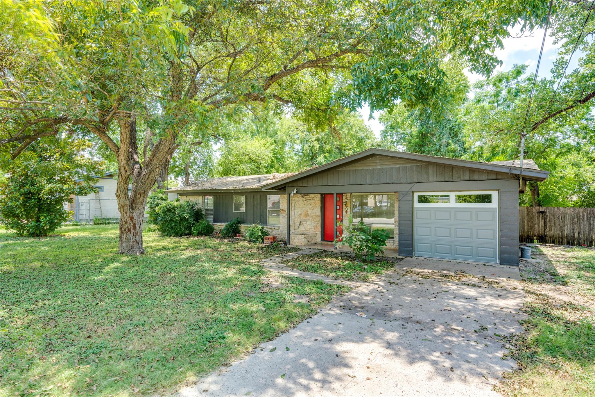 809 Neans Dr, Austin, TX 78758
