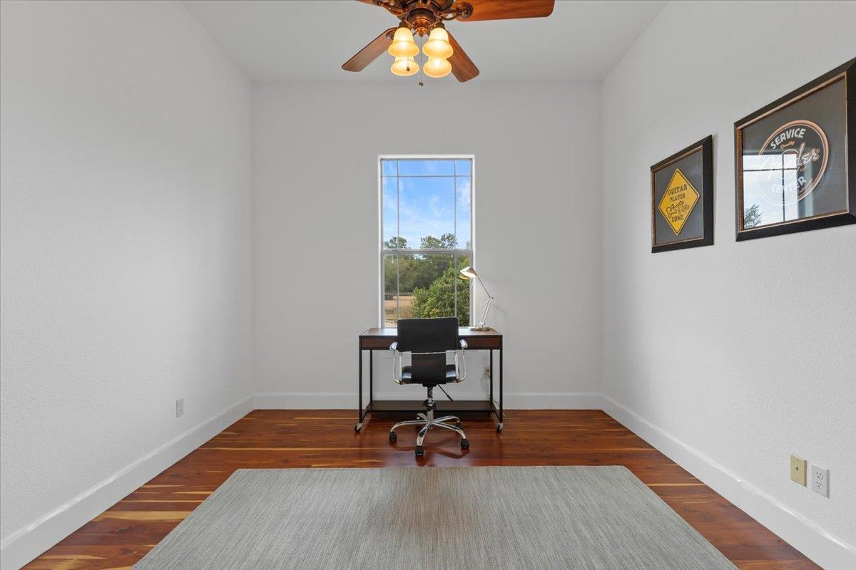 189 Sandy Creek Ranch Dr, Smithville, TX 78957