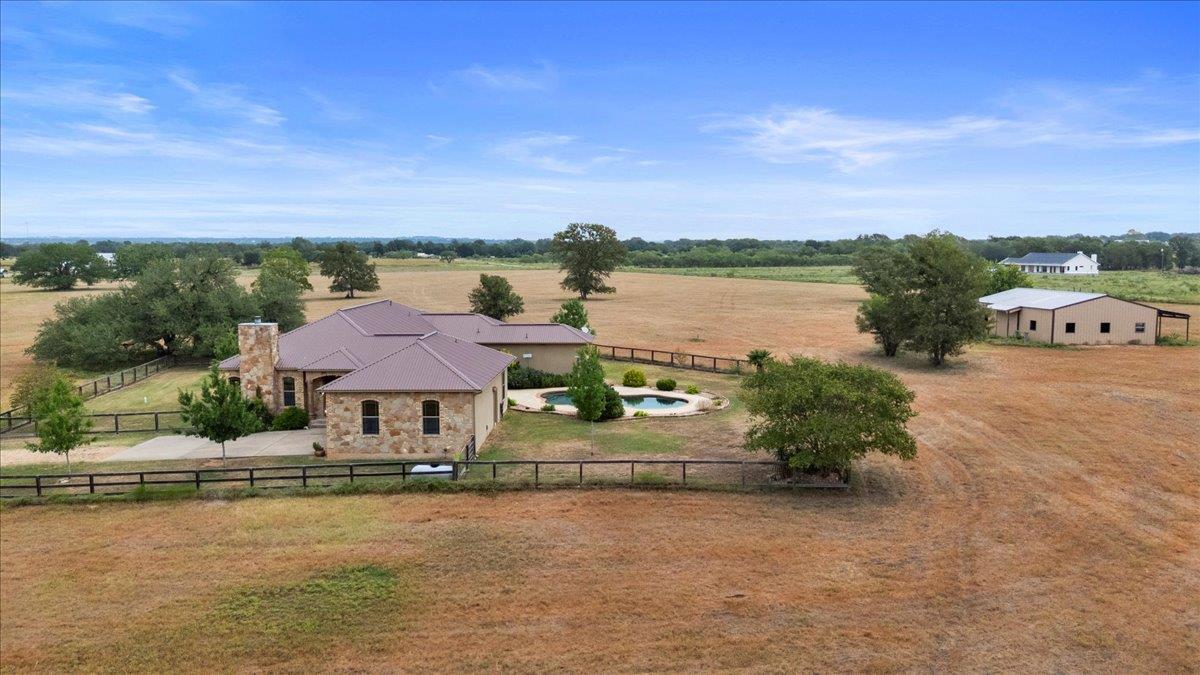 189 Sandy Creek Ranch Dr, Smithville, TX 78957