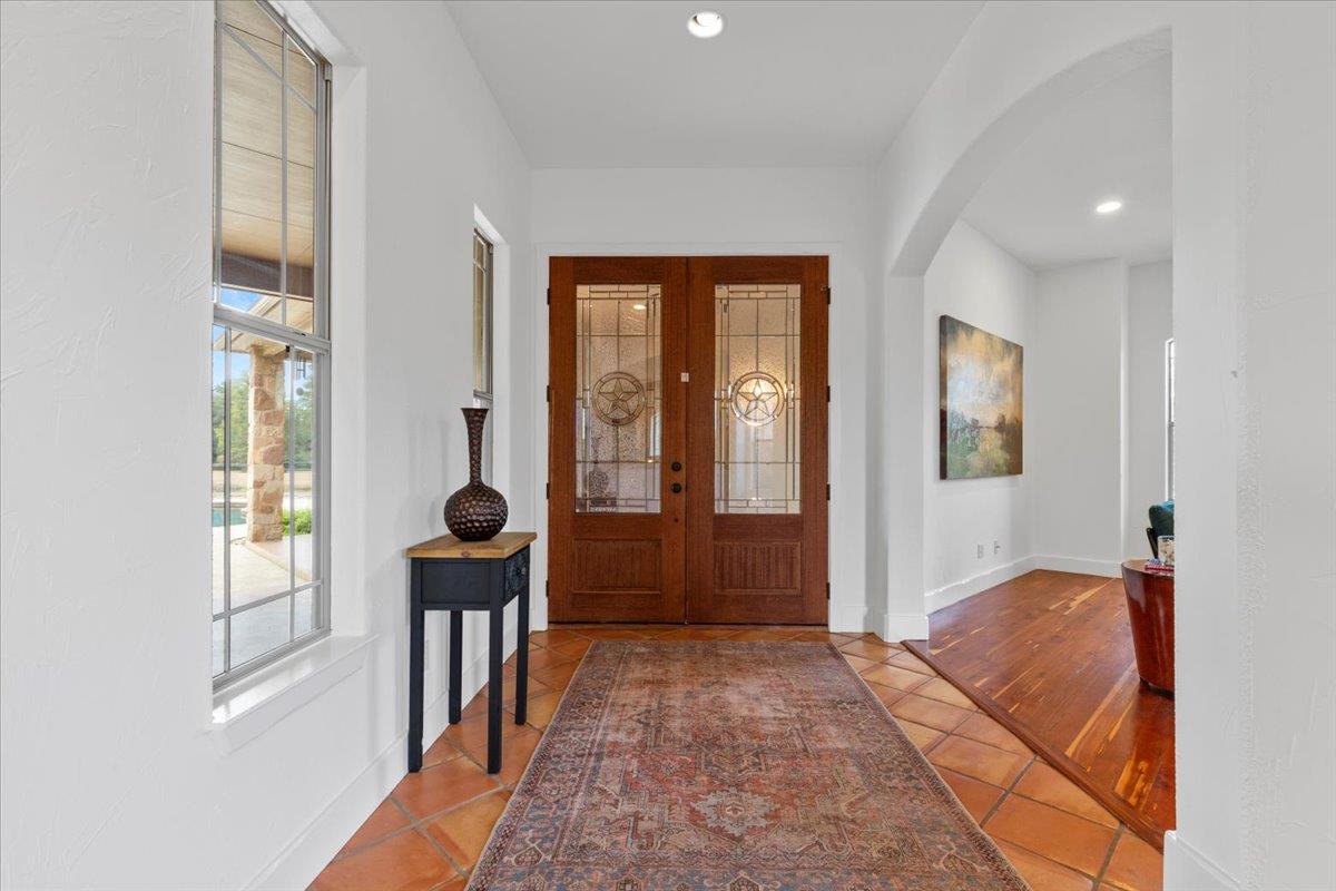 189 Sandy Creek Ranch Dr, Smithville, TX 78957