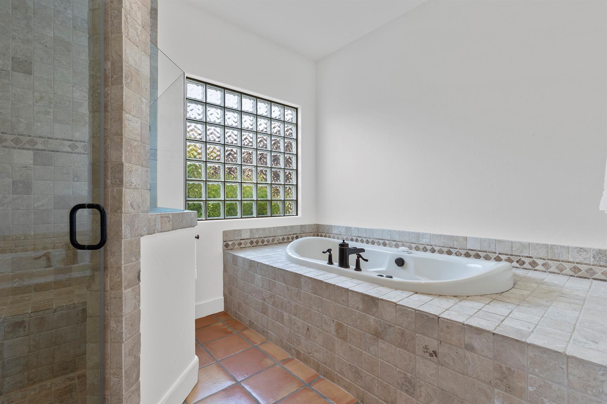 189 Sandy Creek Ranch Dr, Smithville, TX 78957