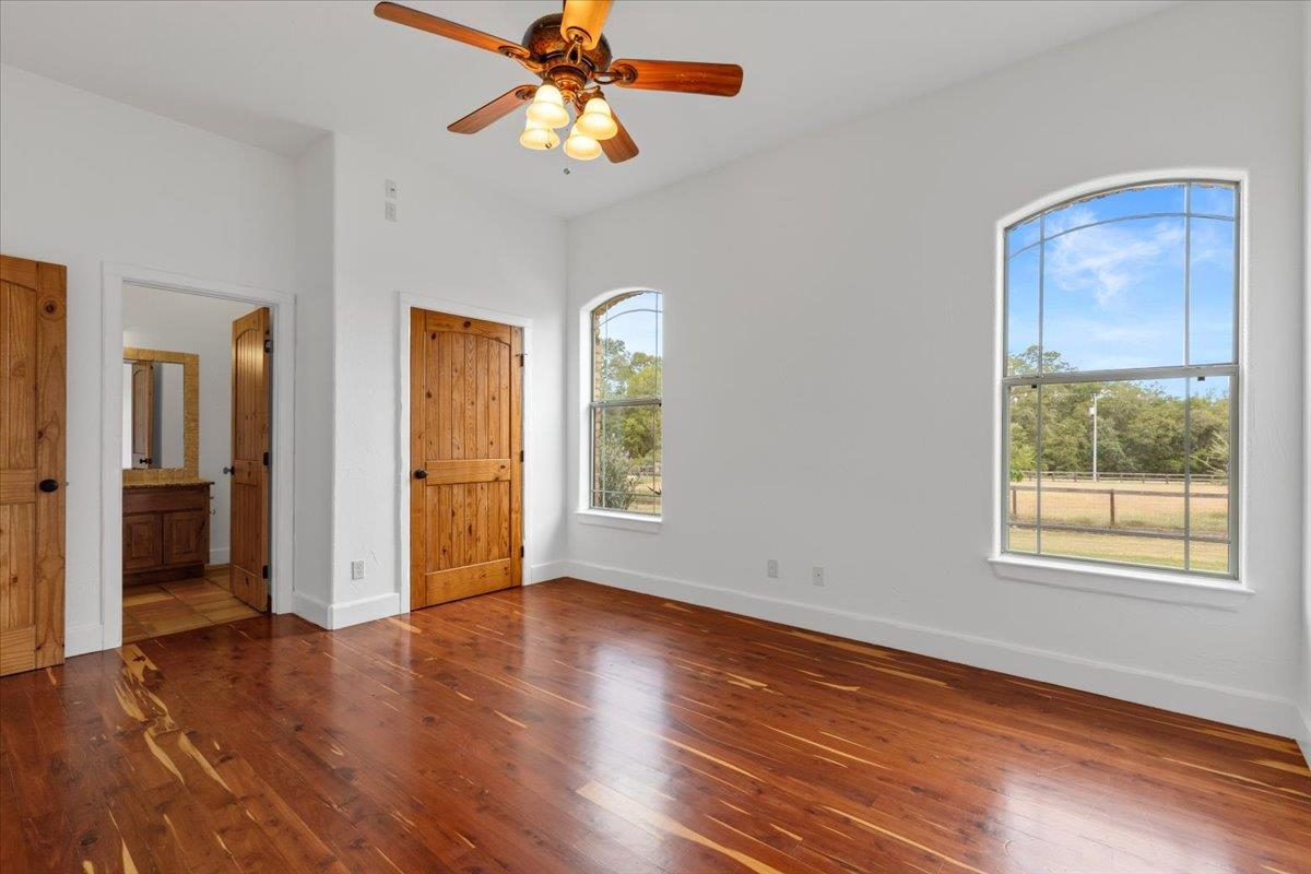 189 Sandy Creek Ranch Dr, Smithville, TX 78957