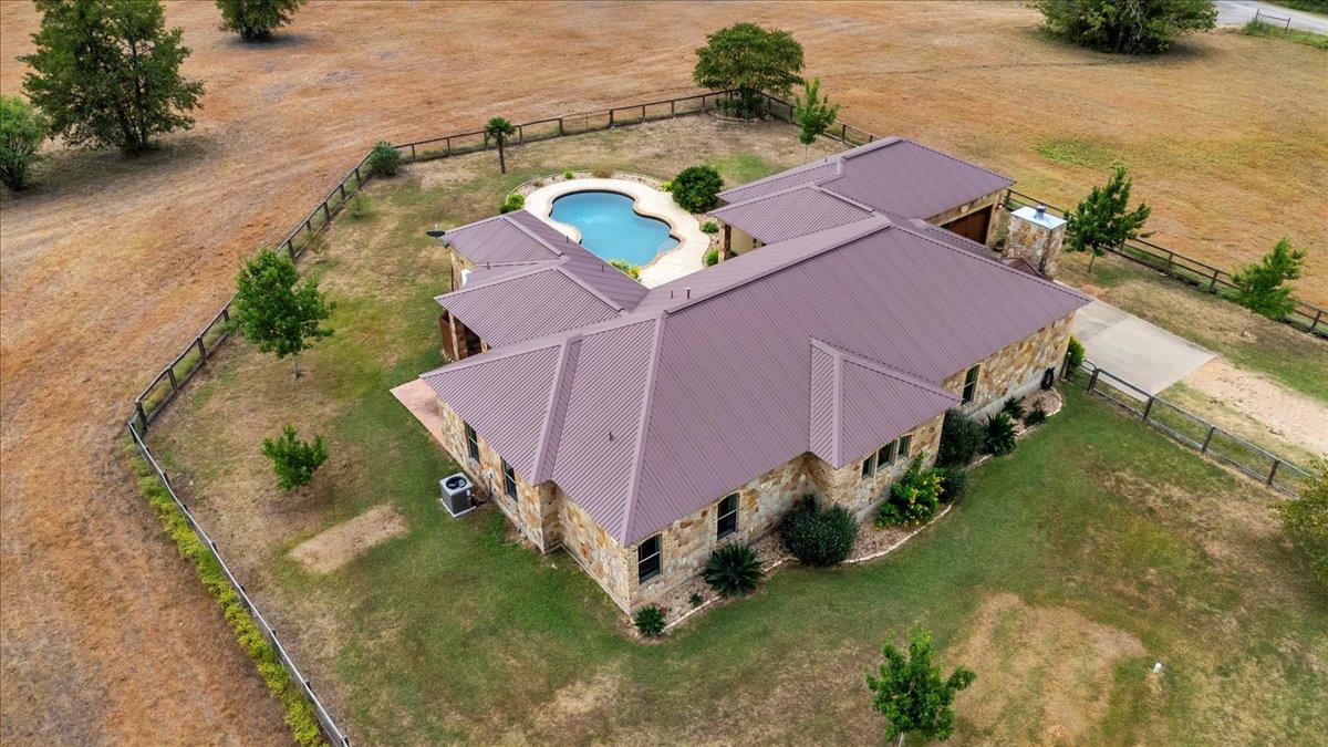189 Sandy Creek Ranch Dr, Smithville, TX 78957