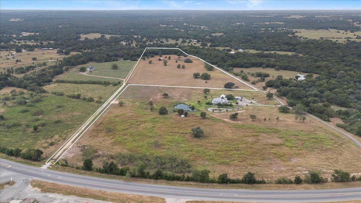 189 Sandy Creek Ranch Dr, Smithville, TX 78957