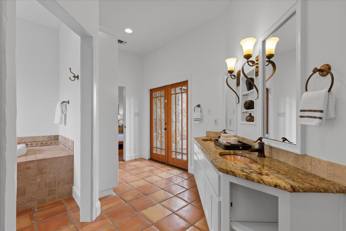 189 Sandy Creek Ranch Dr, Smithville, TX 78957